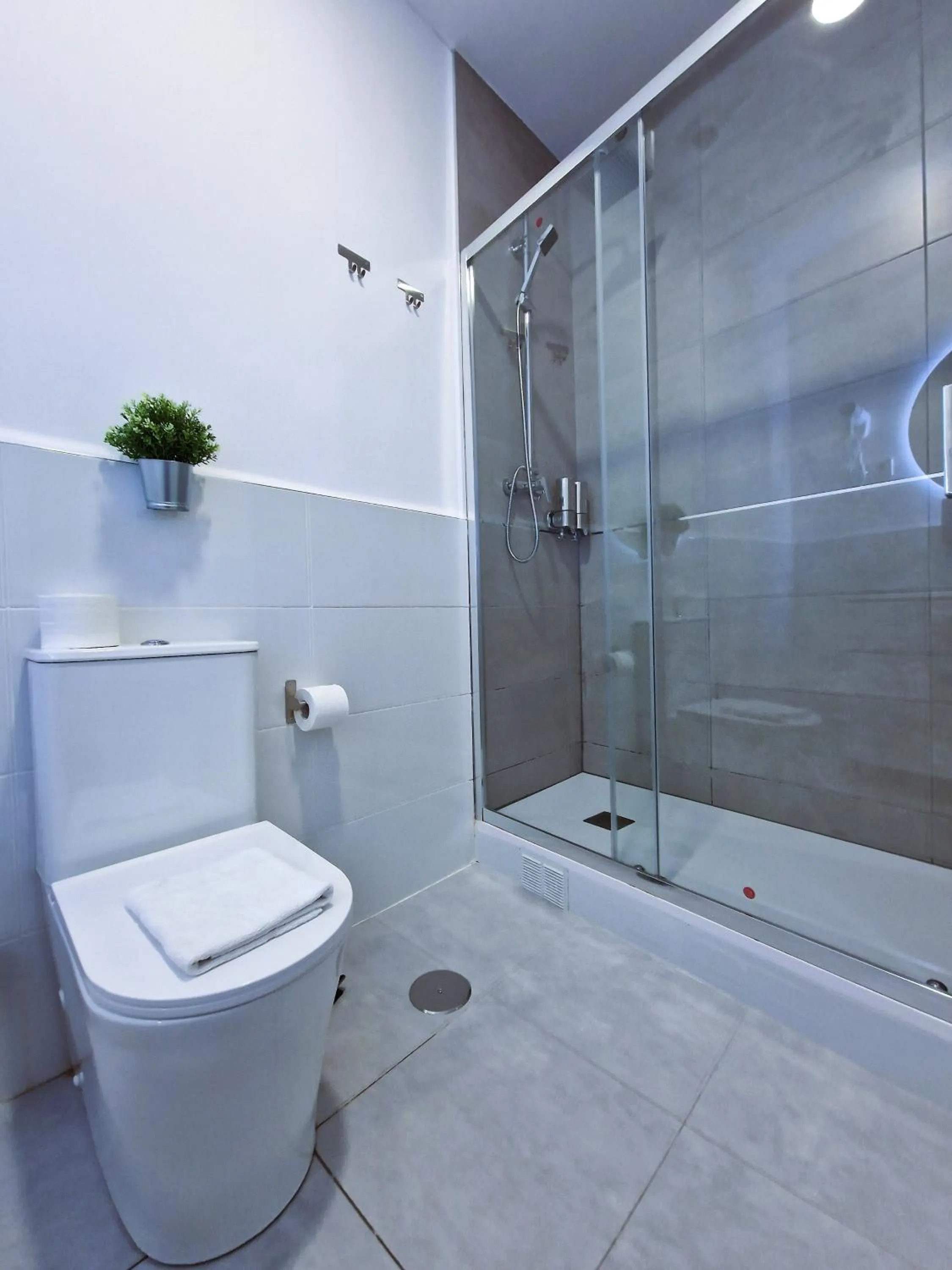 Shower in Hostal A Nuestra Senora de La Paloma