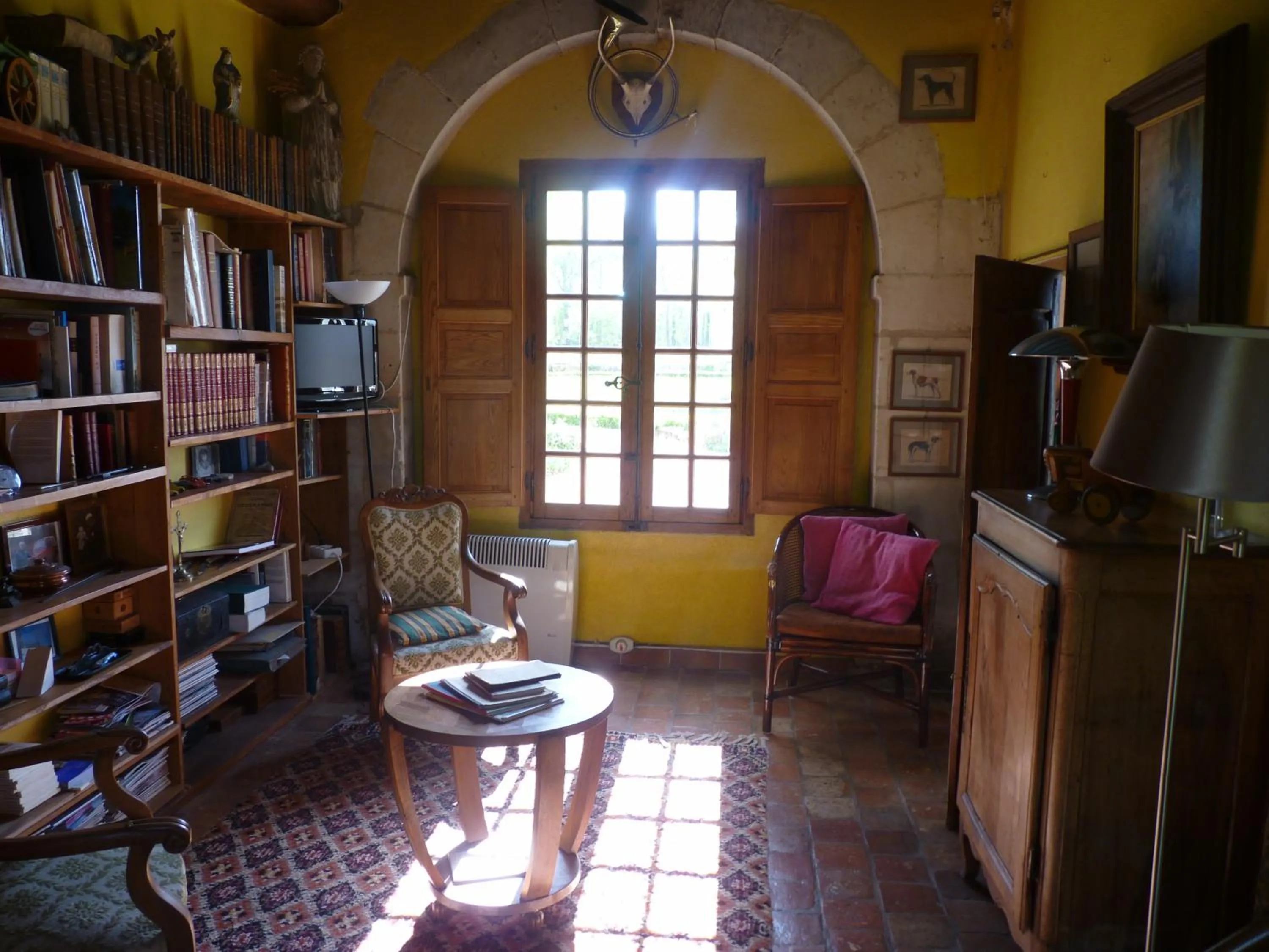 Library in LOGIS du Château du Bois Doucet
