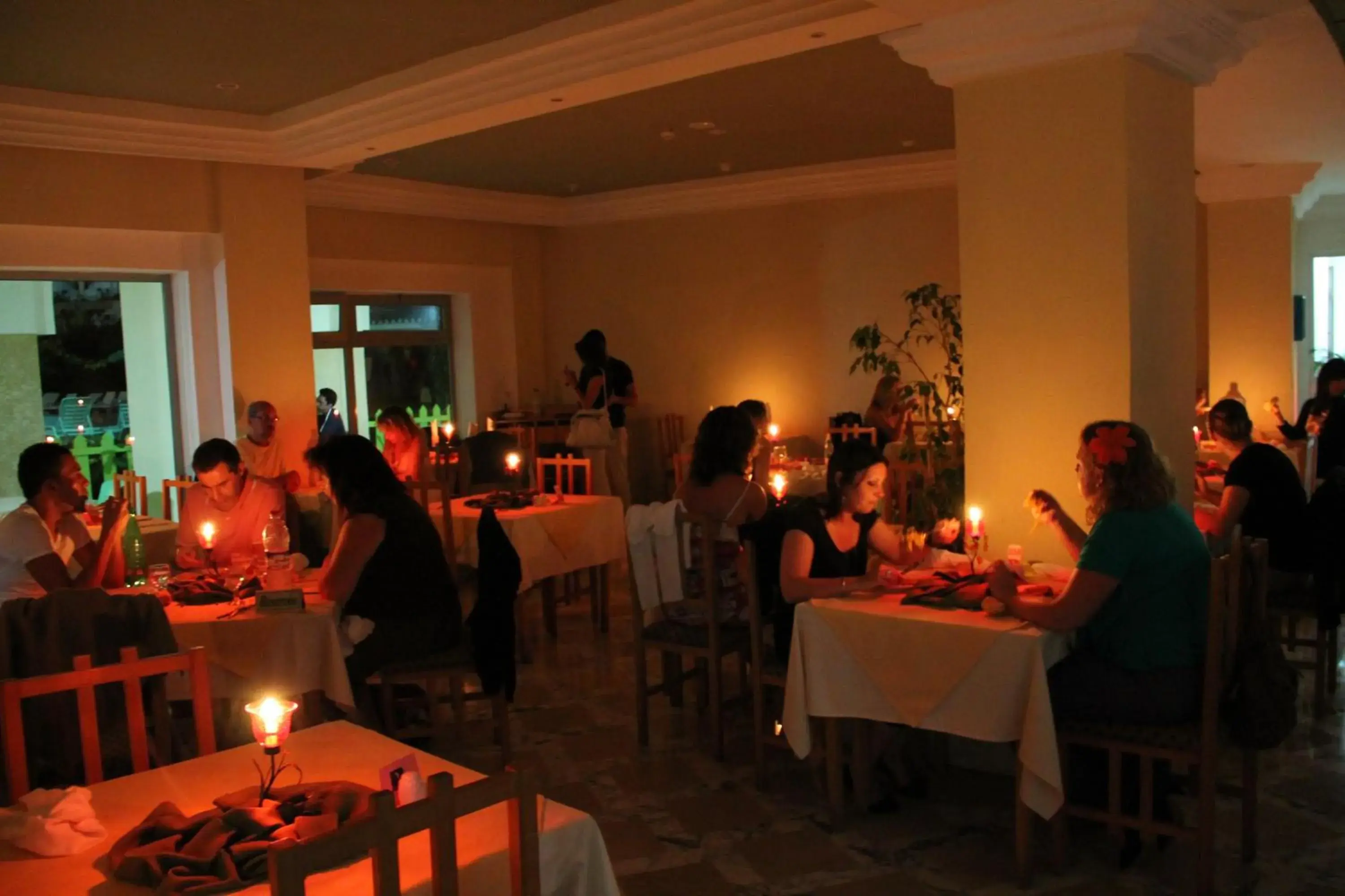 Restaurant/places to eat in Hotel El Habib Monastir Restaurant/places to eat in Hotel El Habib Monastir