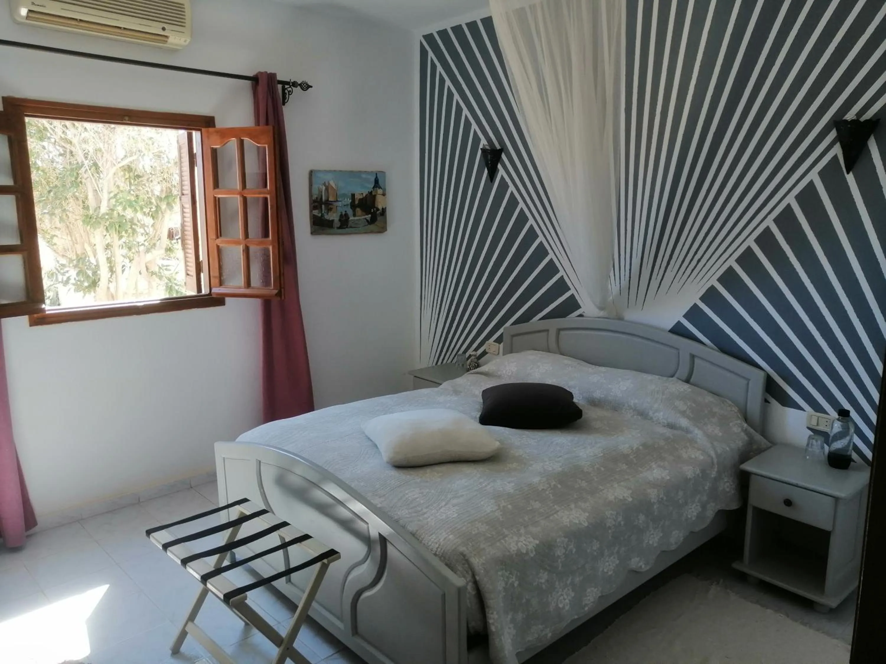 Bed in Menzel Sonia Caja