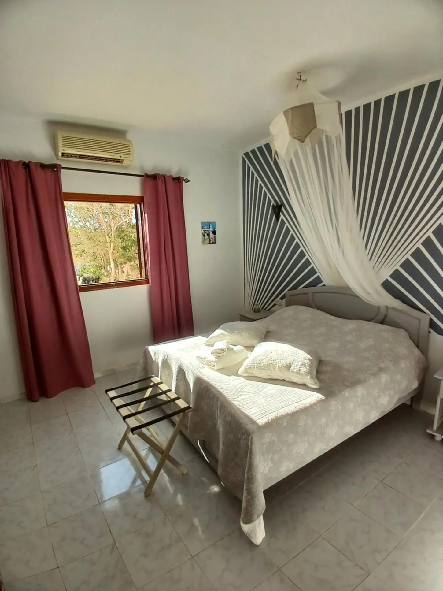 Bed in Menzel Sonia Caja