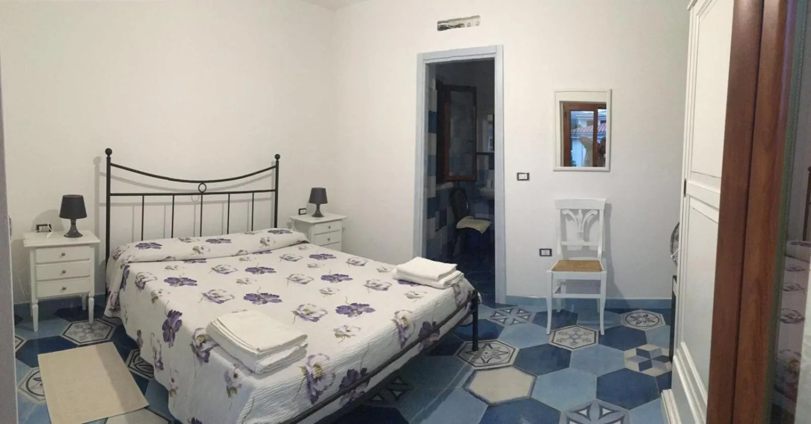 Property building, Bed in Seliche
