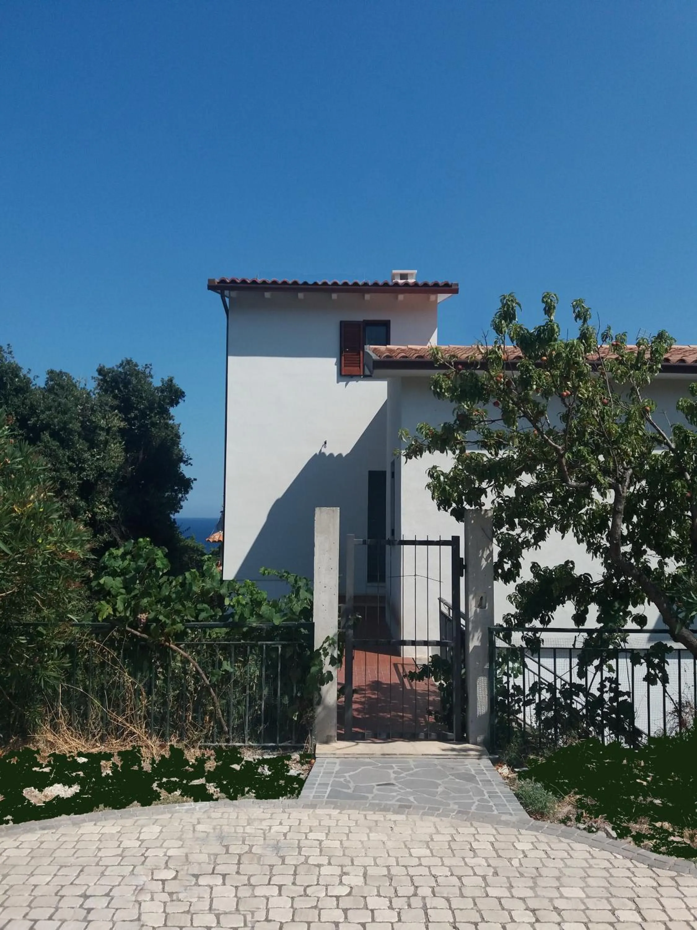Facade/entrance in Seliche