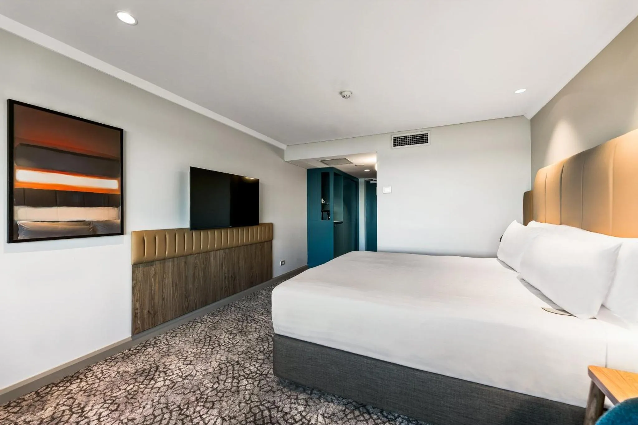 Photo of the whole room, Bed in Crowne Plaza Perth by IHG