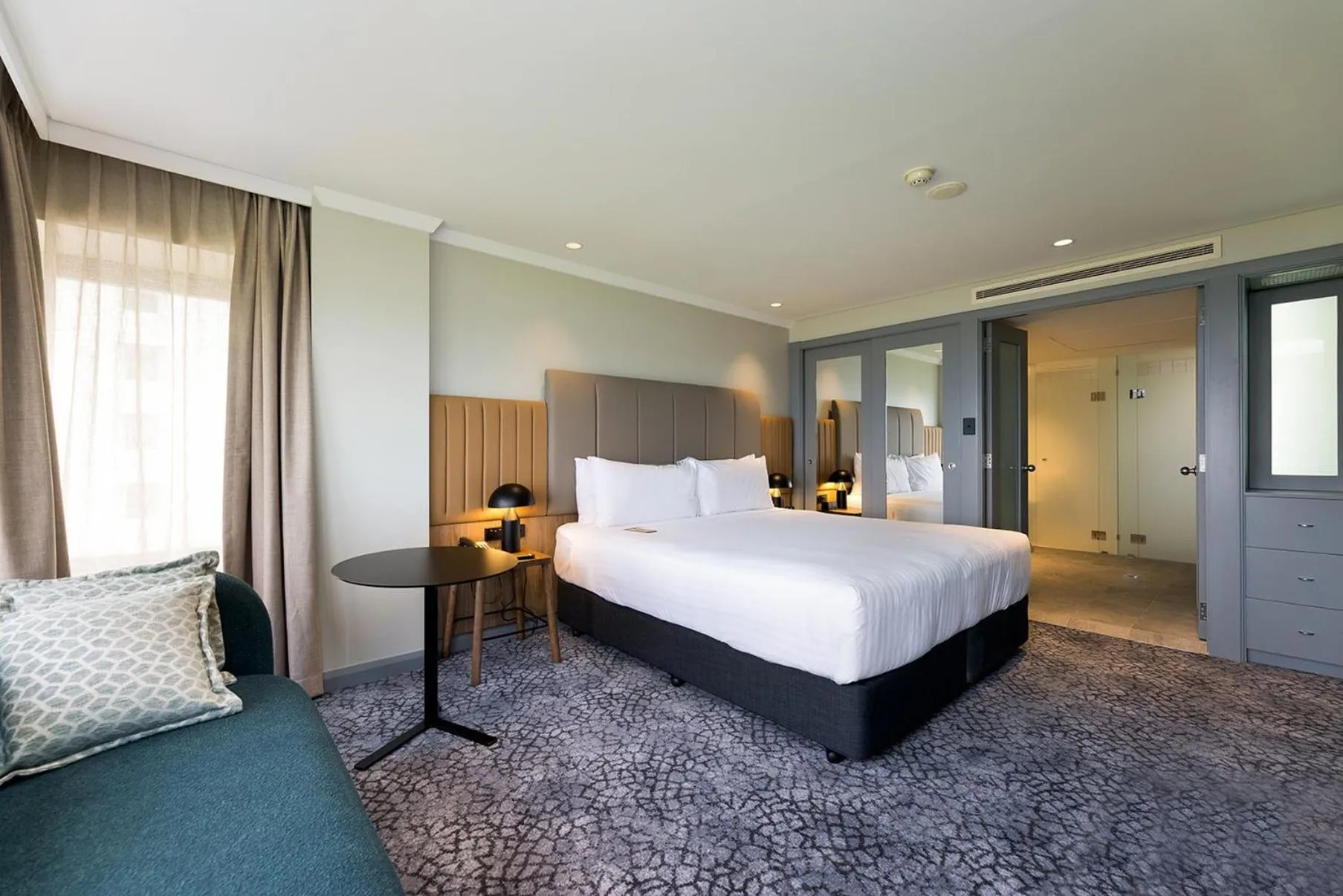Photo of the whole room, Bed in Crowne Plaza Perth by IHG