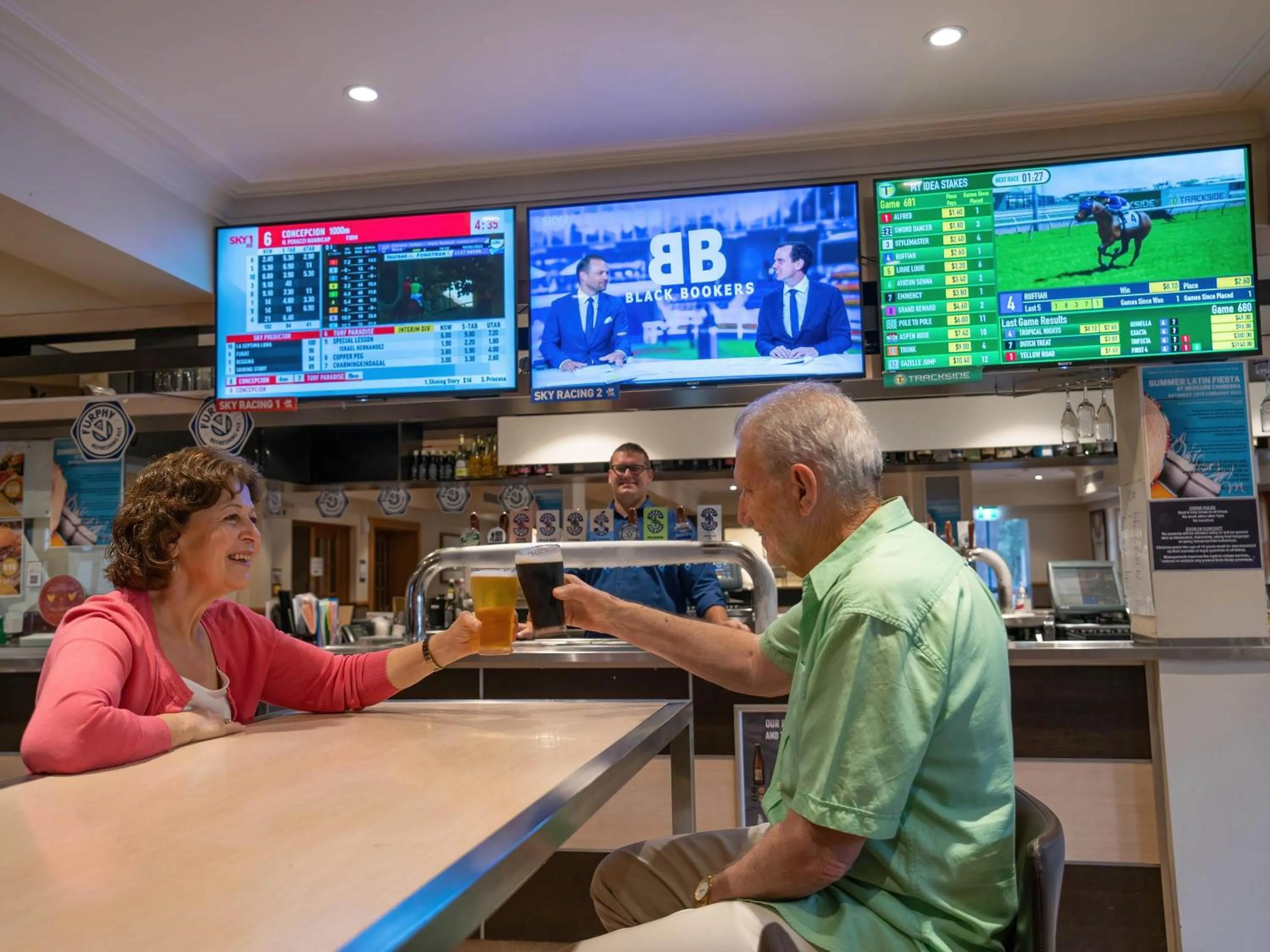 Lounge or bar in Mercure Canberra