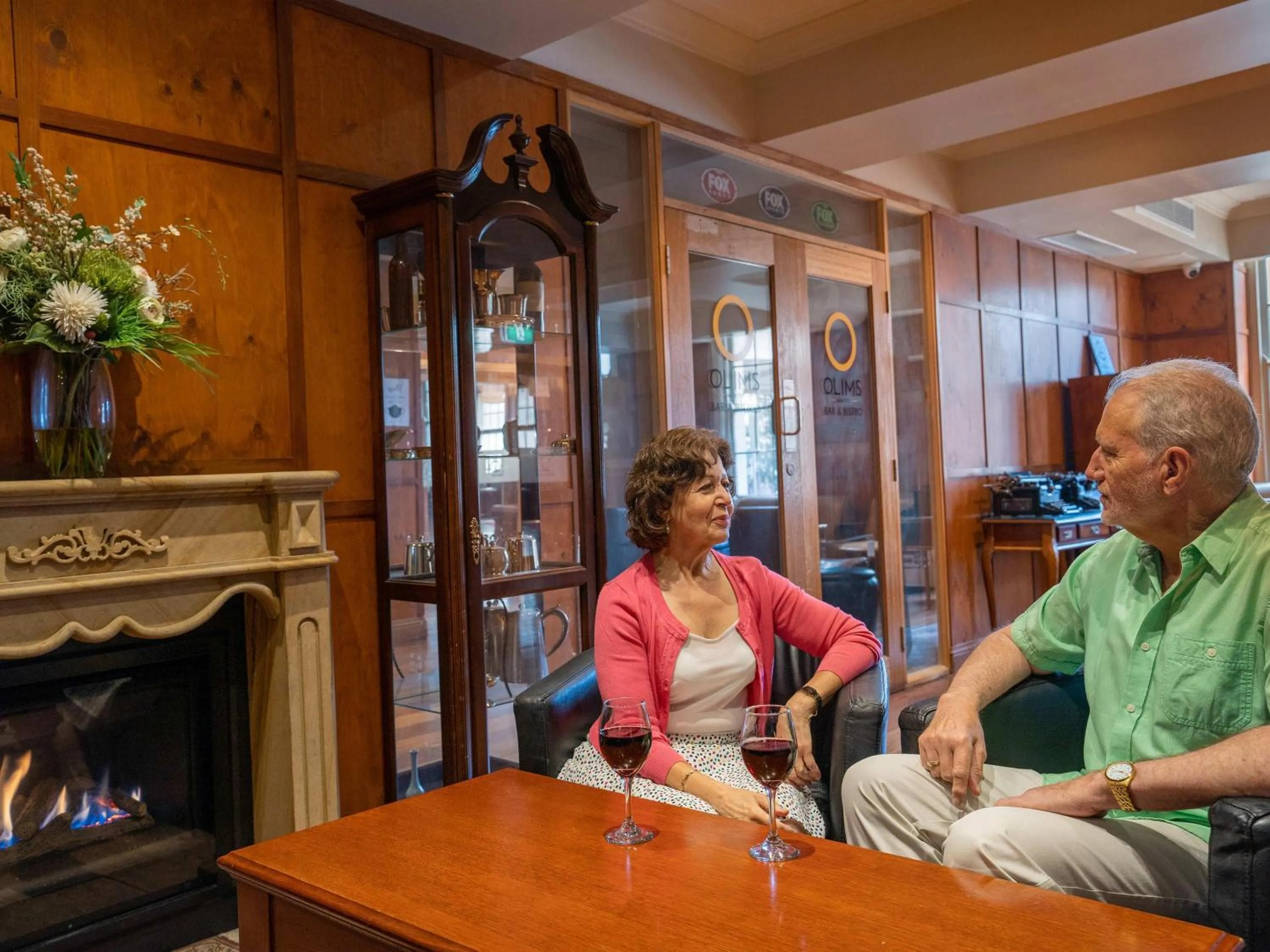 Lounge or bar in Mercure Canberra