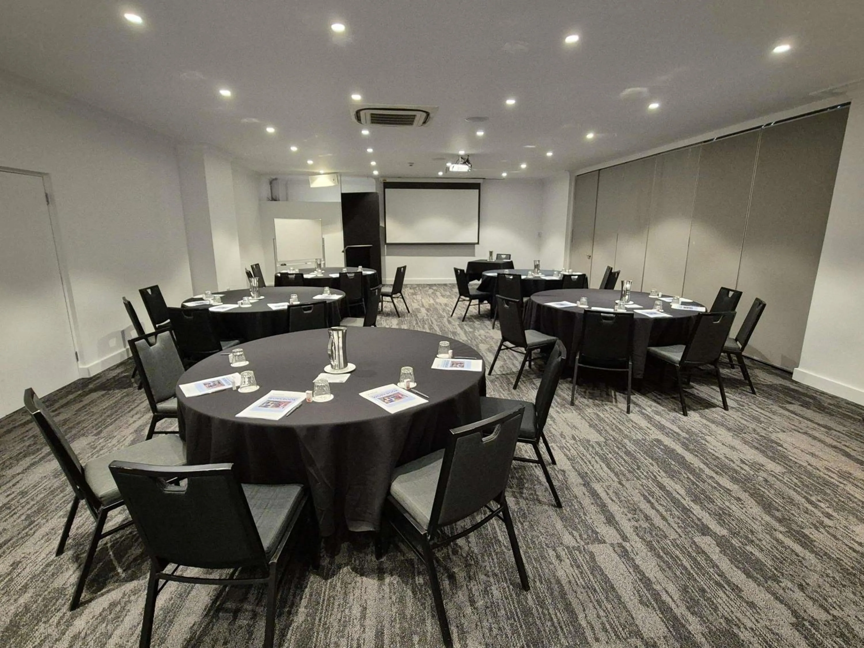 Meeting/conference room in Mercure Canberra