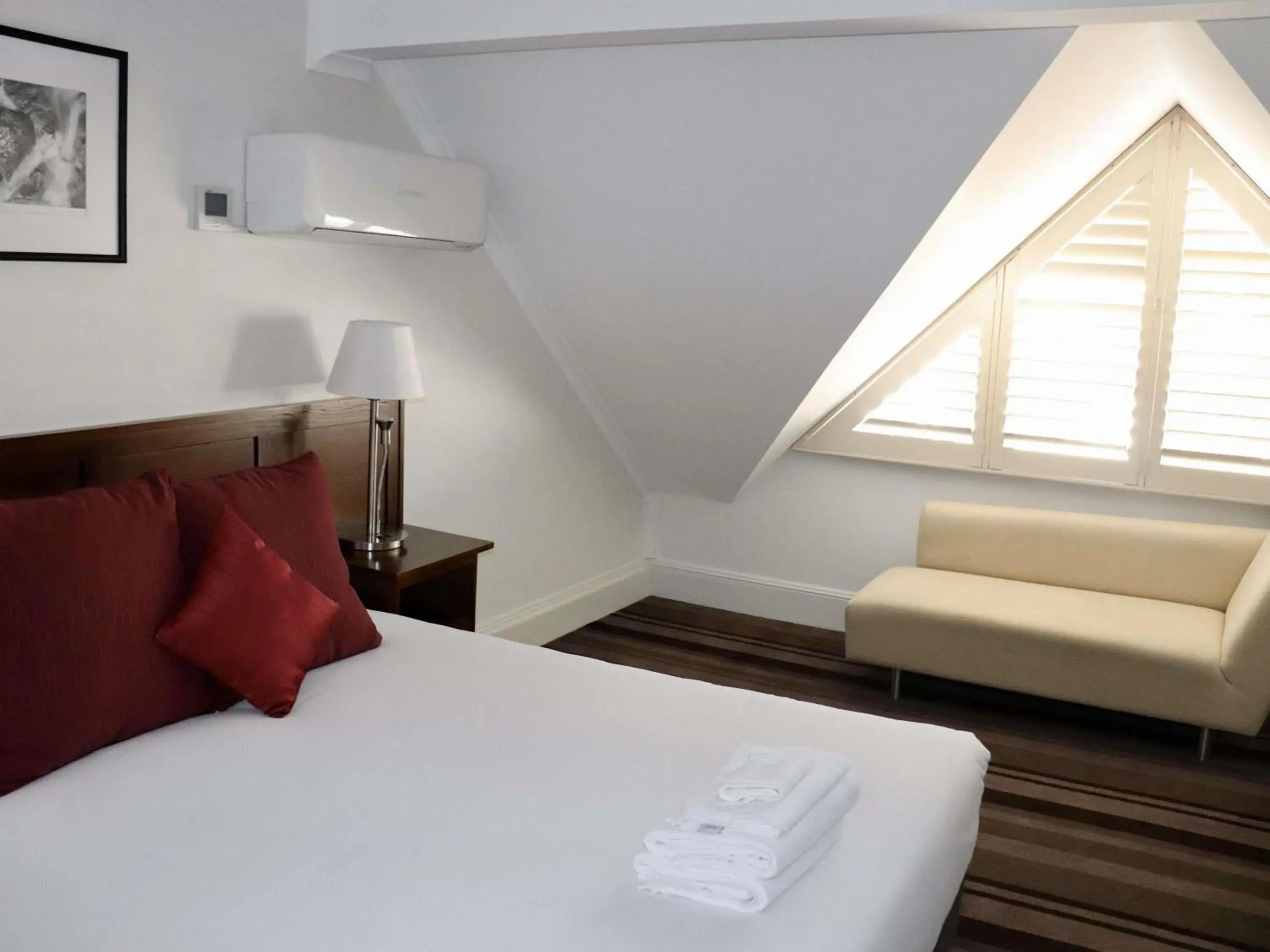 Bedroom, Bed in Mercure Canberra Bedroom, Bed in Mercure Canberra