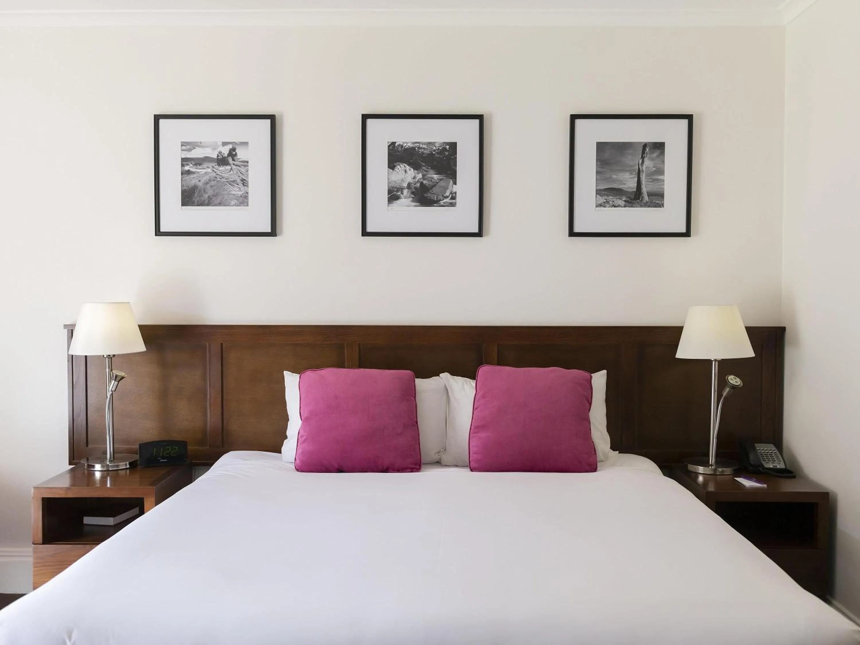 Bedroom, Bed in Mercure Canberra