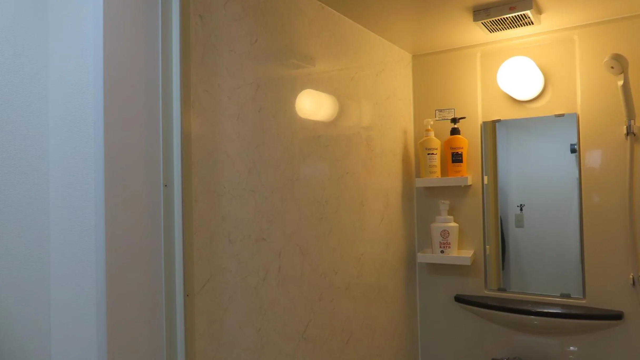 Shower in Coro Coro