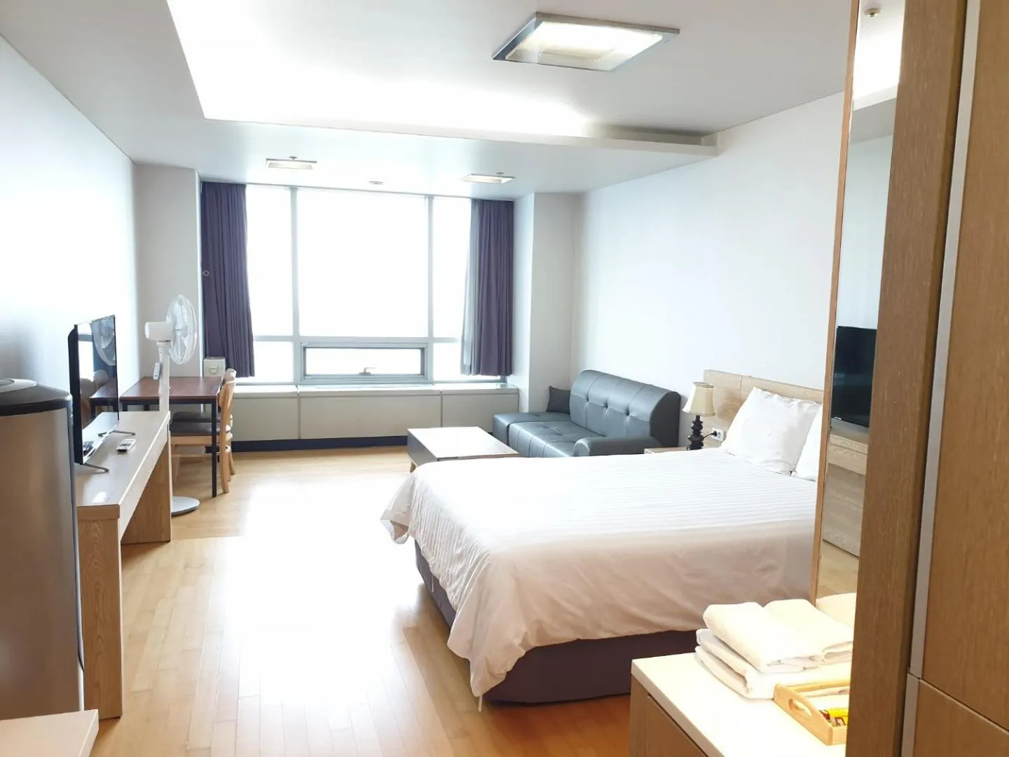 Bedroom, Bed in Good Day Airtel