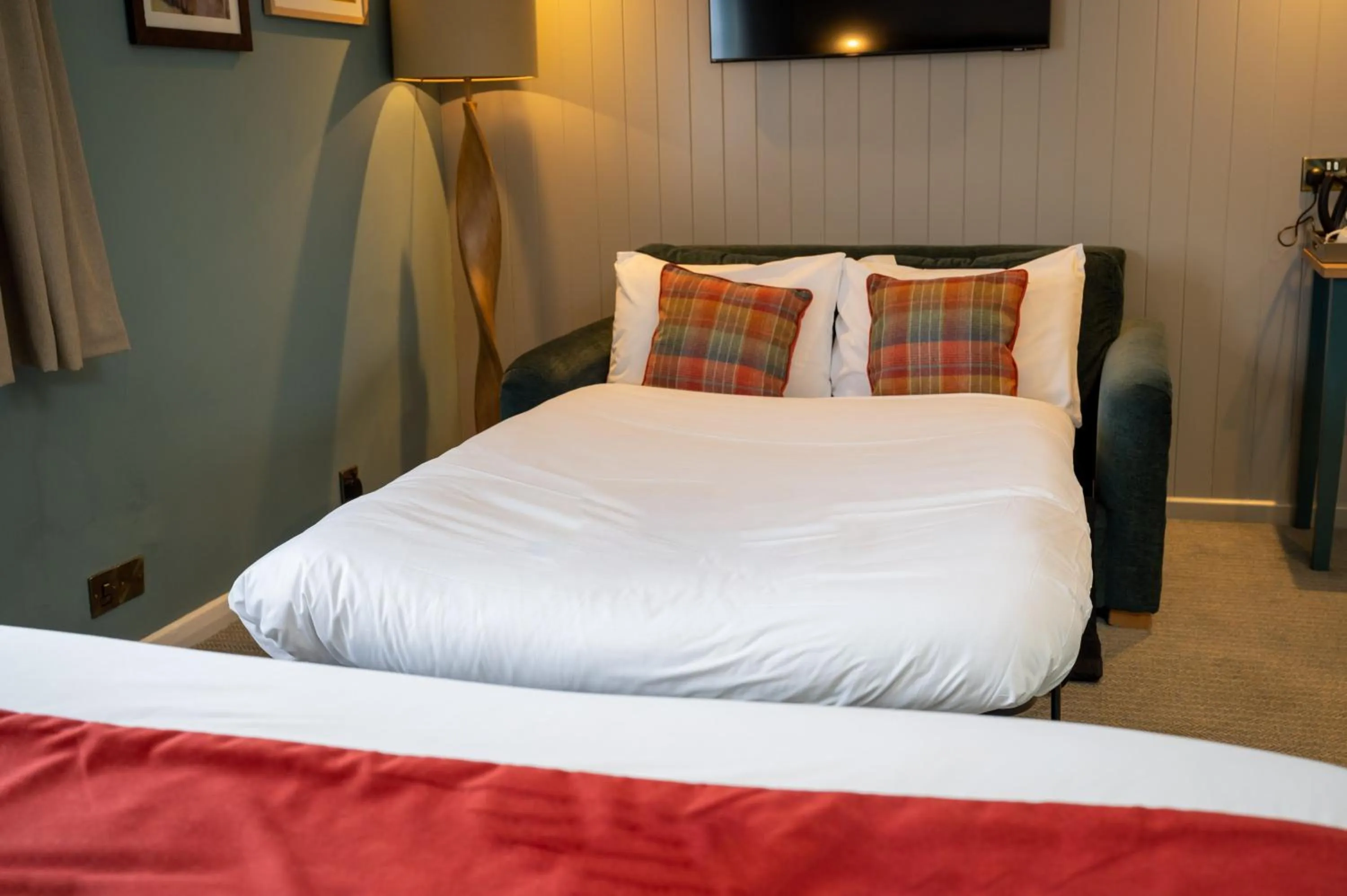 Bedroom, Bed in Berkshire Arms by Chef & Brewer Collection