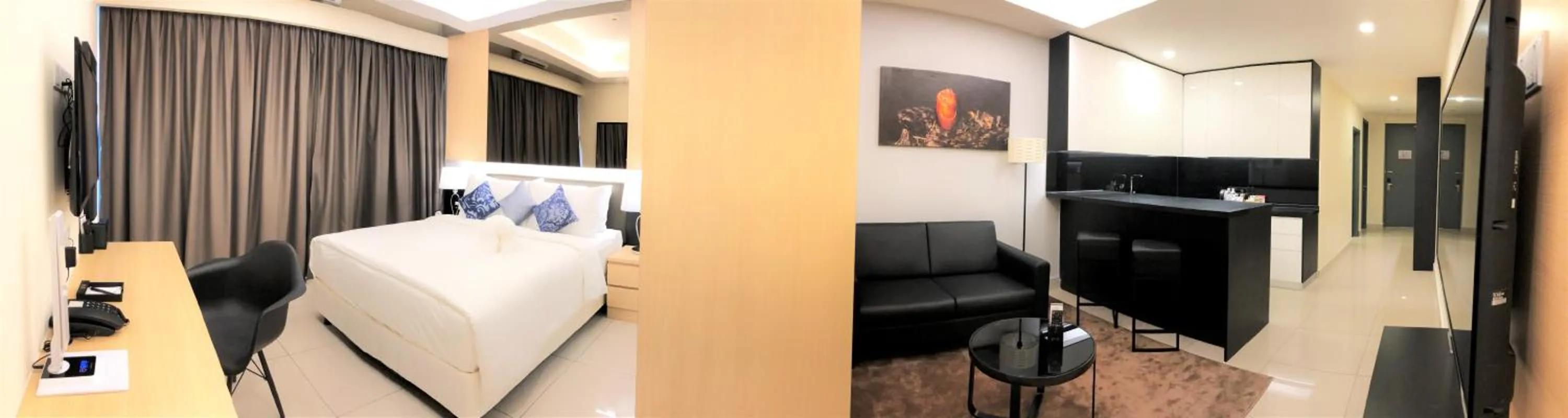 Photo of the whole room, Bed in Grand Ion Delemen Hotel