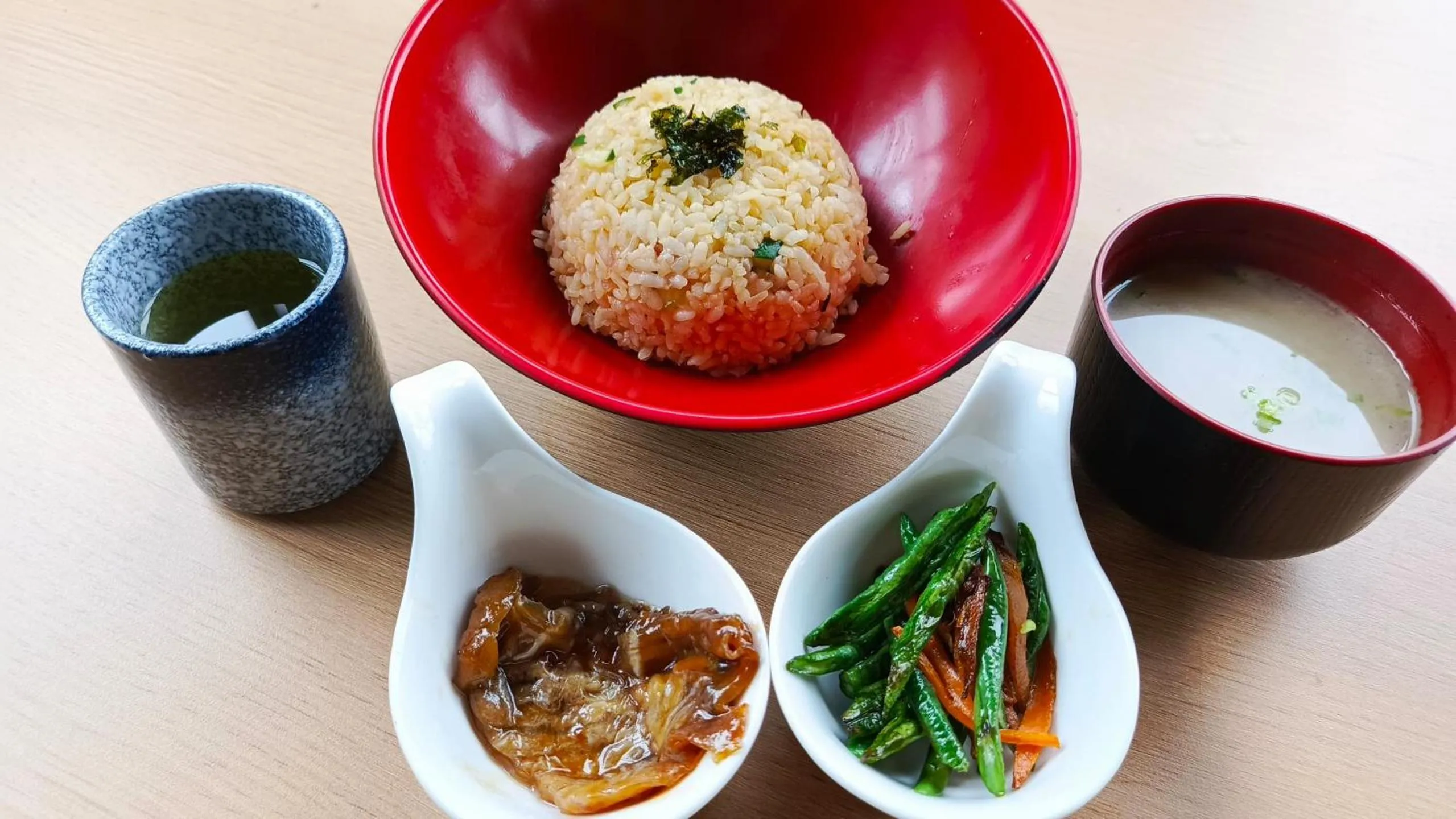 Restaurant/places to eat in Grand Ion Delemen Hotel