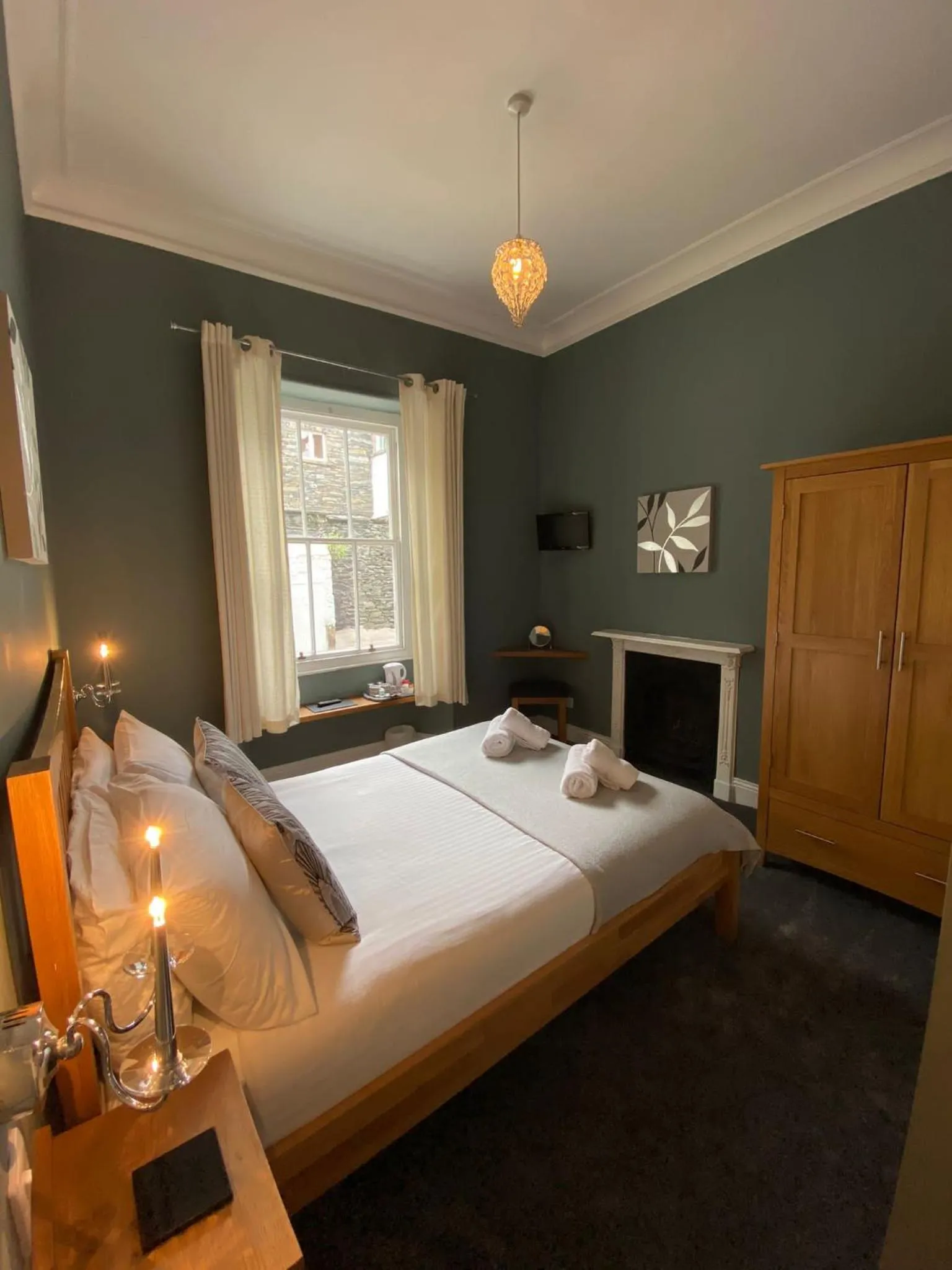 Bedroom, Bed in Ambleside Central