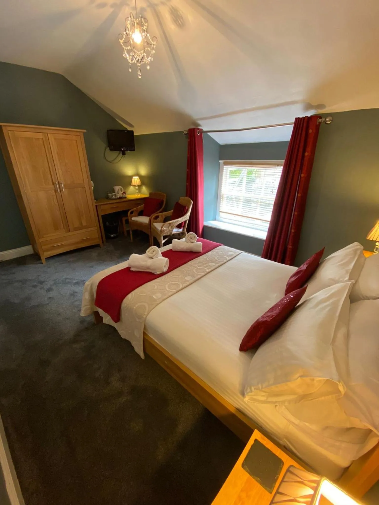 Bedroom, Bed in Ambleside Central