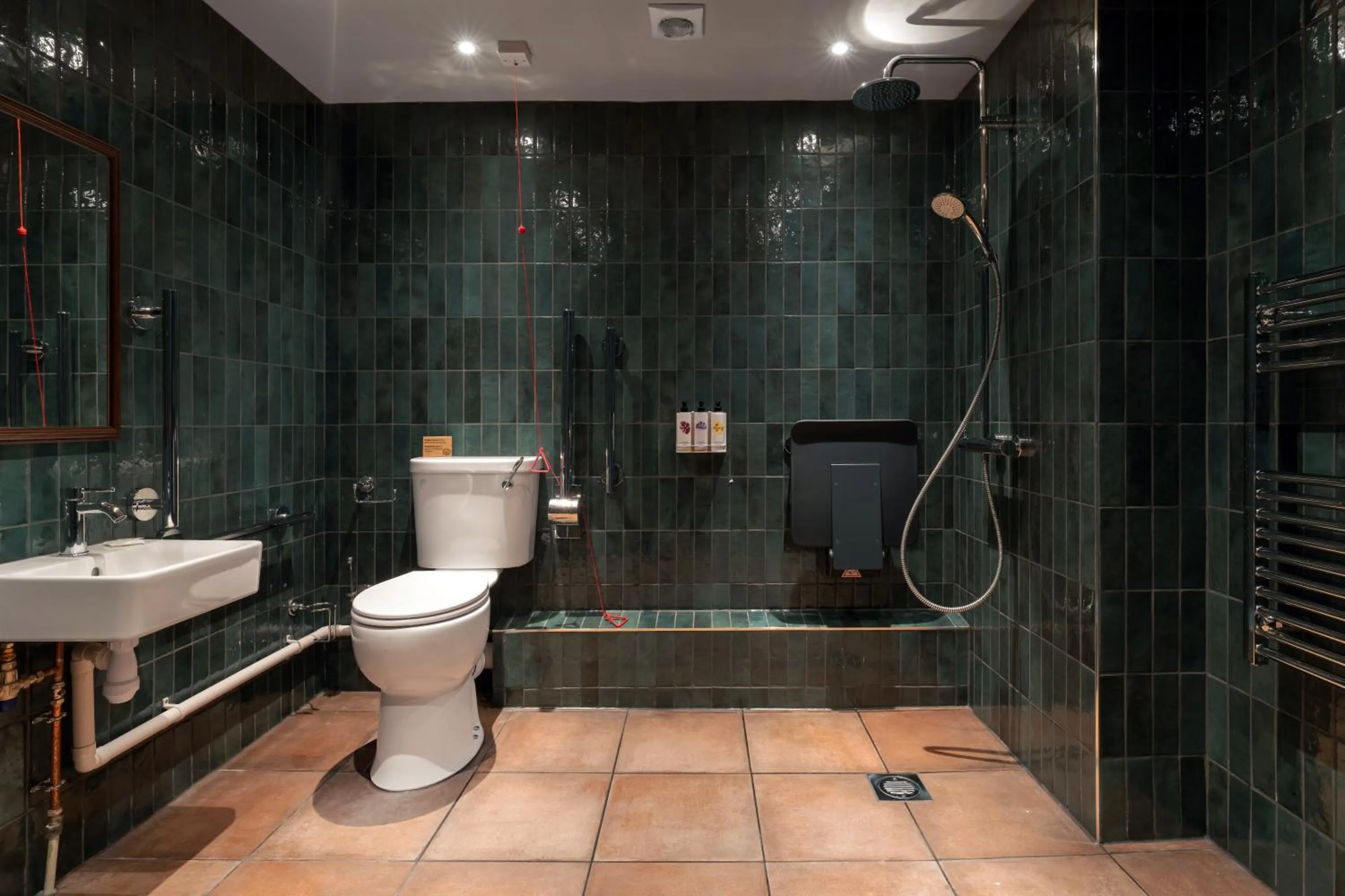 Shower in The Hampshire Hog