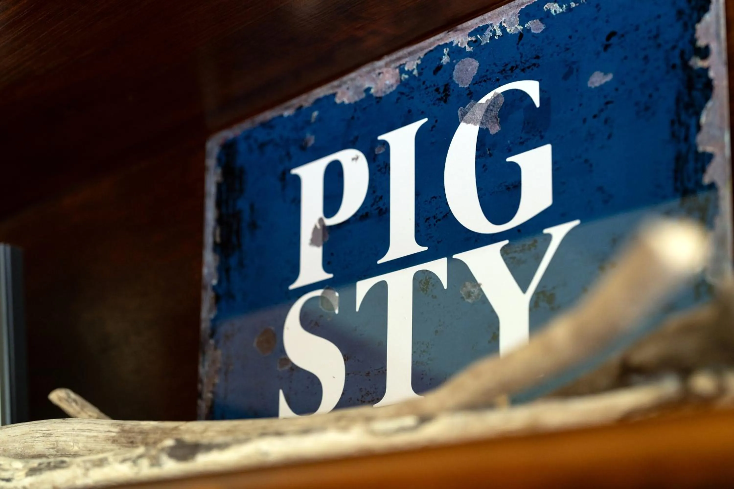 Text overlay in The Hampshire Hog