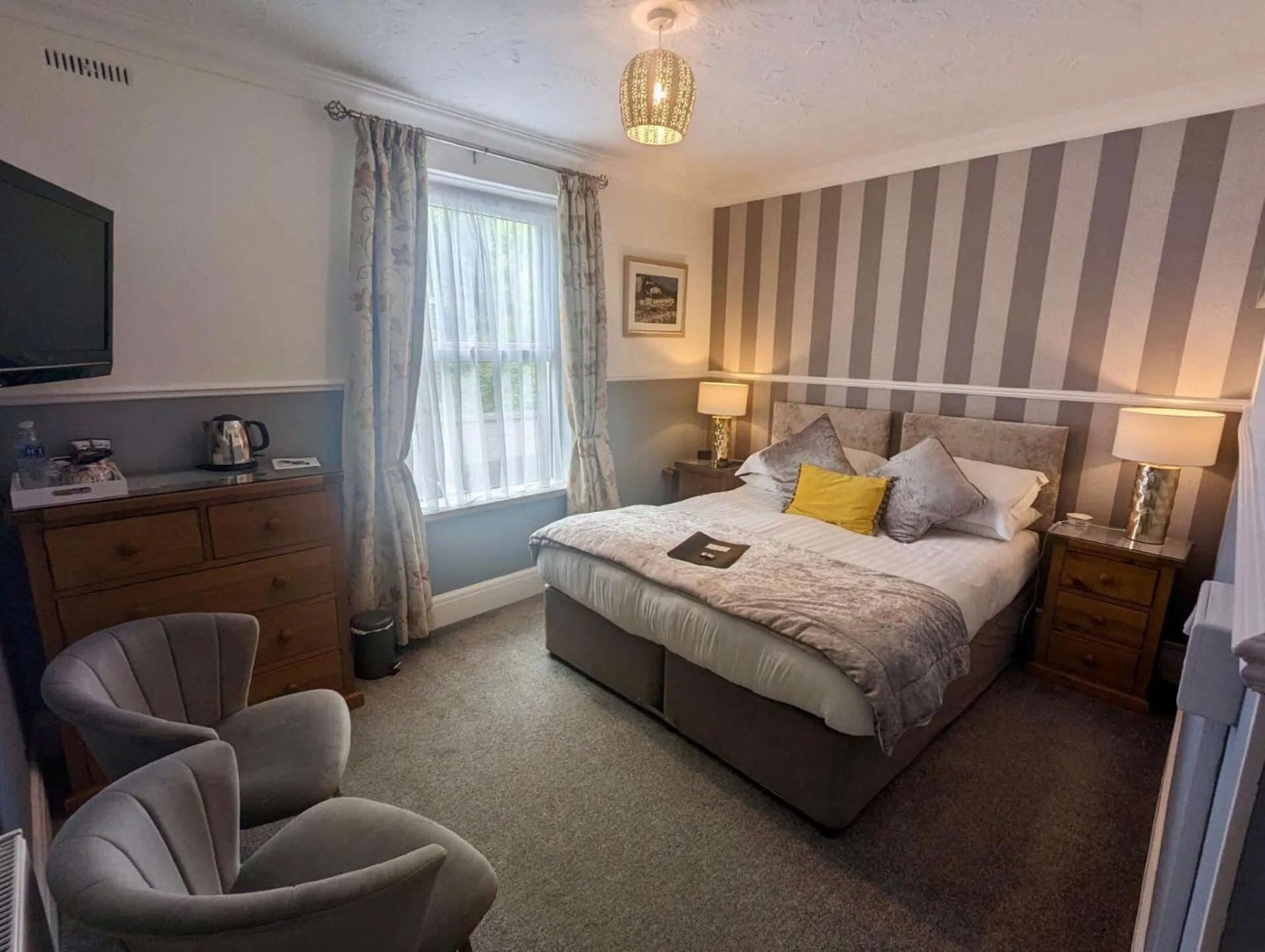 Bedroom, Bed in Abingdon House