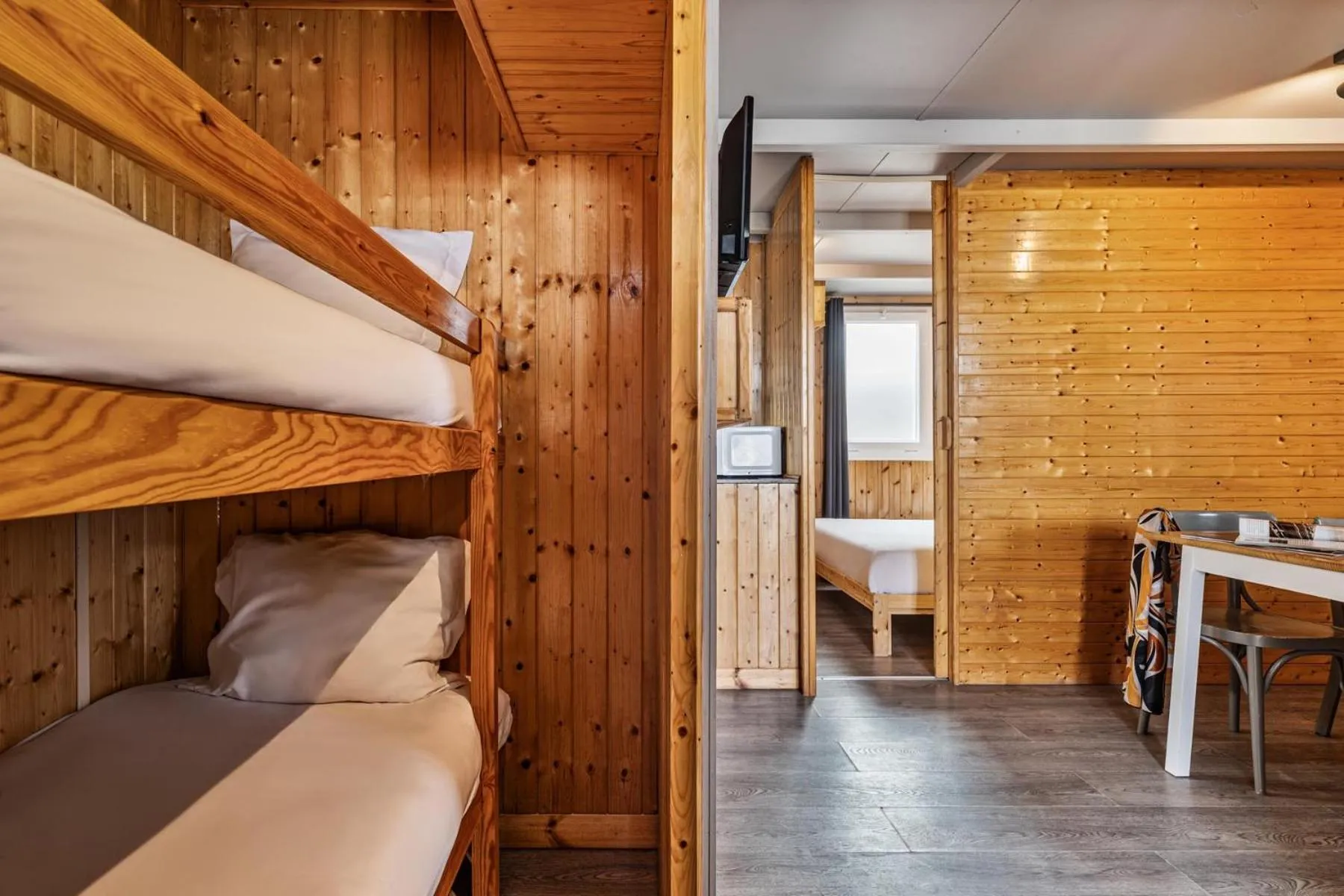 Living room, Bed in PenichePraia - Bungalows, Campers & SPA