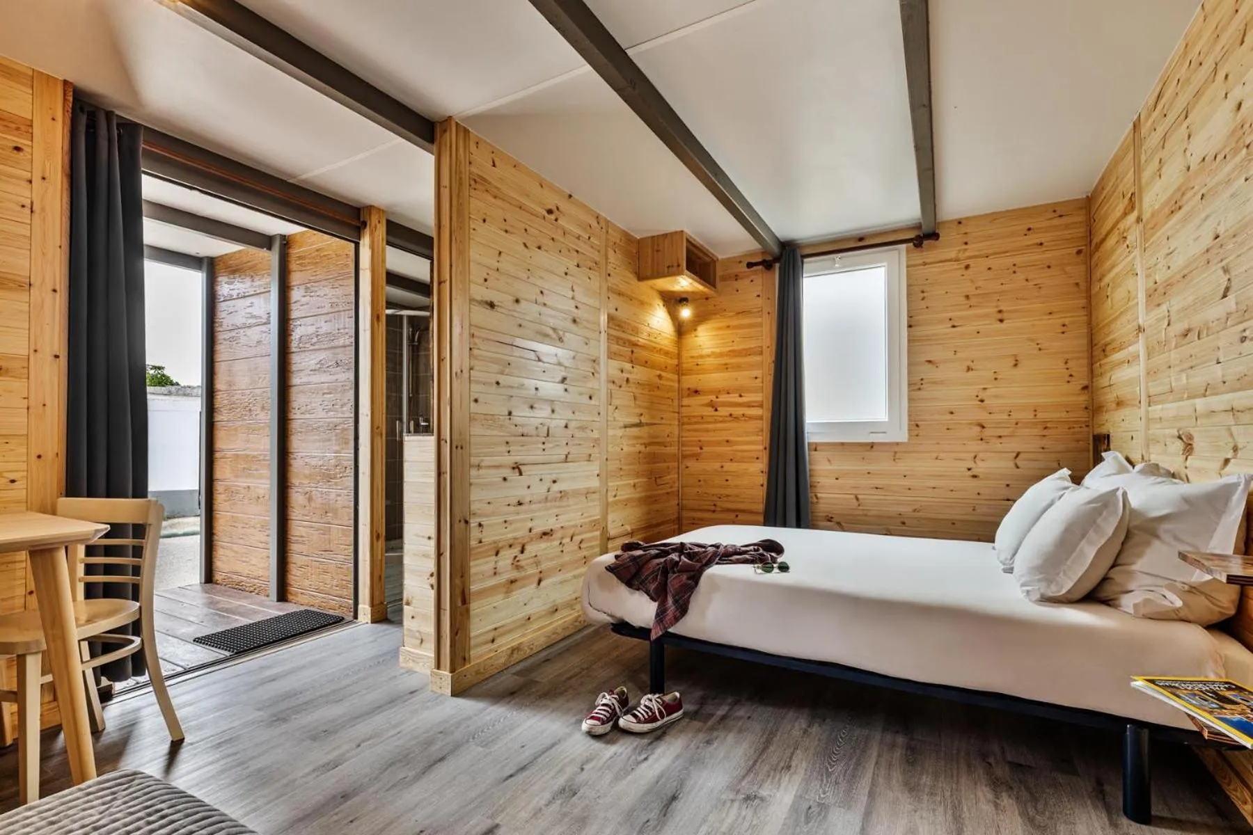 Living room, Bed in PenichePraia - Bungalows, Campers & SPA