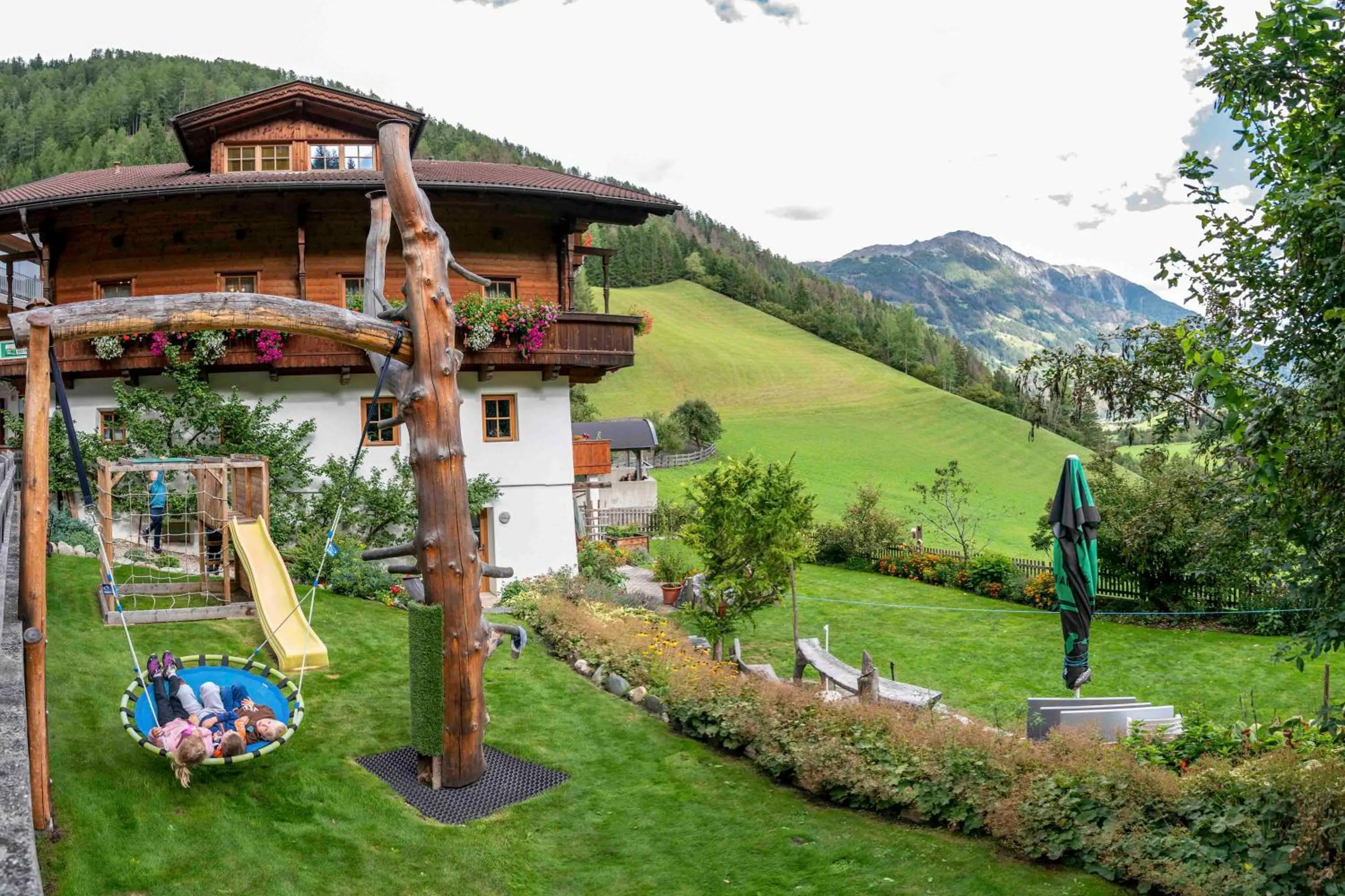 Property building in Ruggenthalerhof