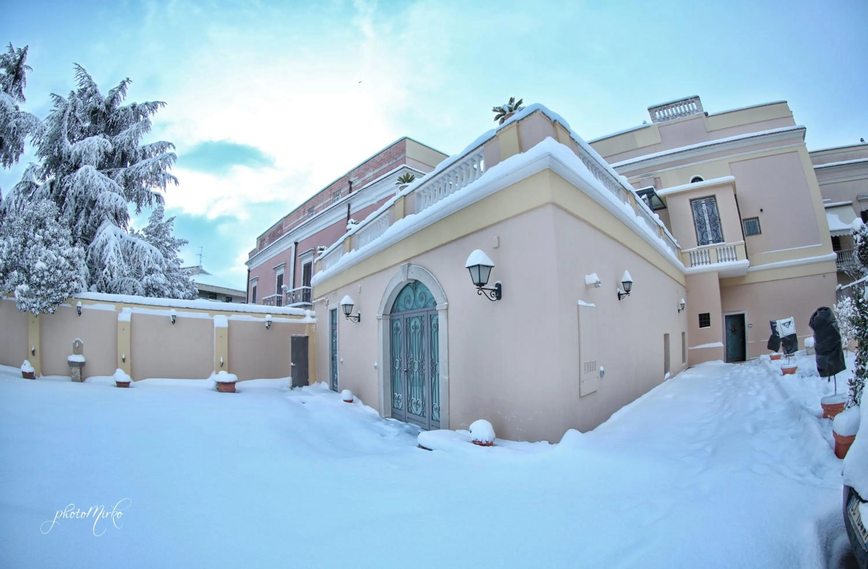 Facade/entrance in Domus Decclesiis