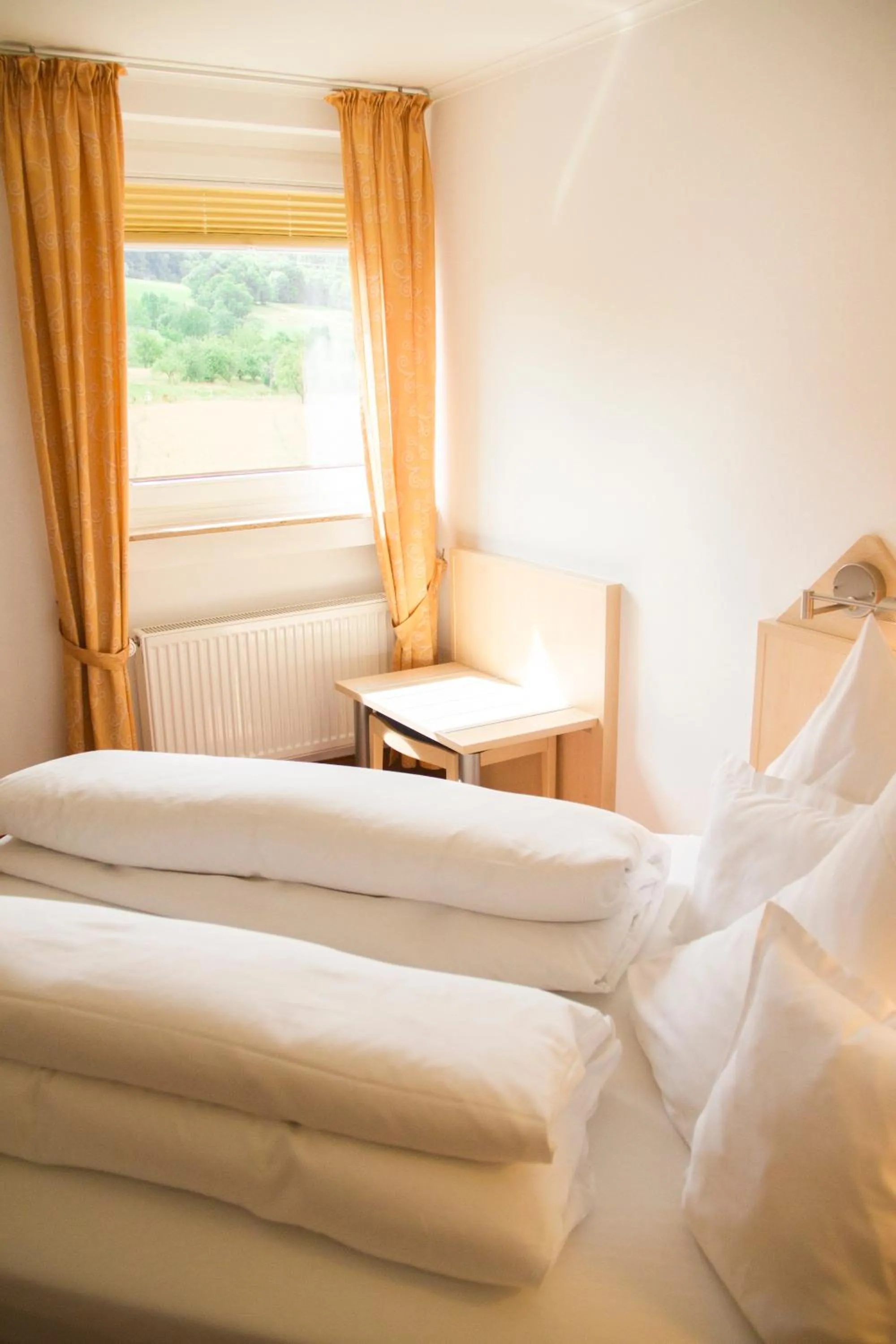 Bed in Stausee-Hotel