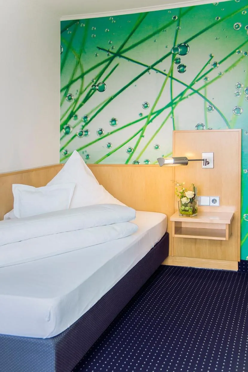 Bed in Stausee-Hotel