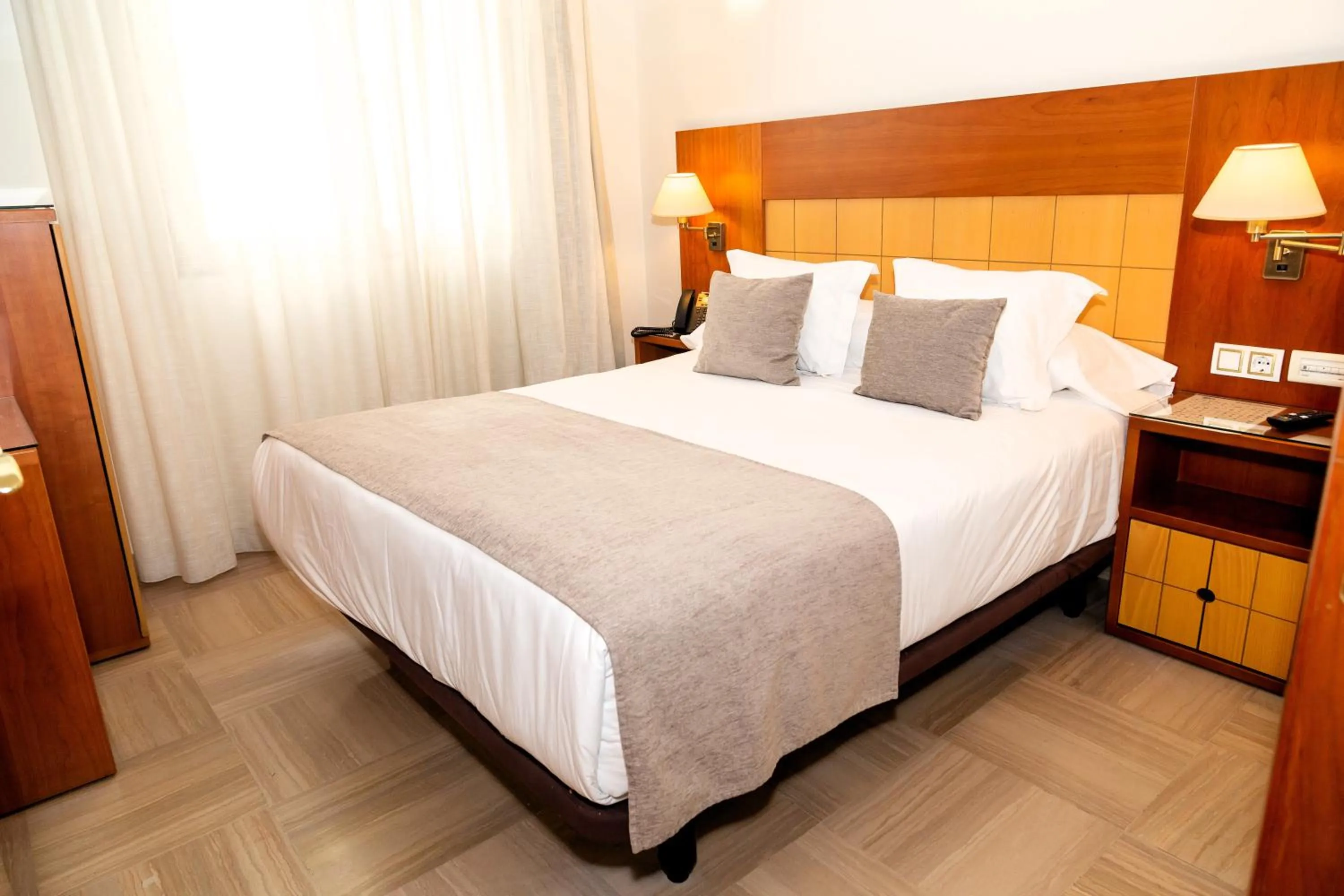 Bedroom, Bed in Hotel Córdoba Centro