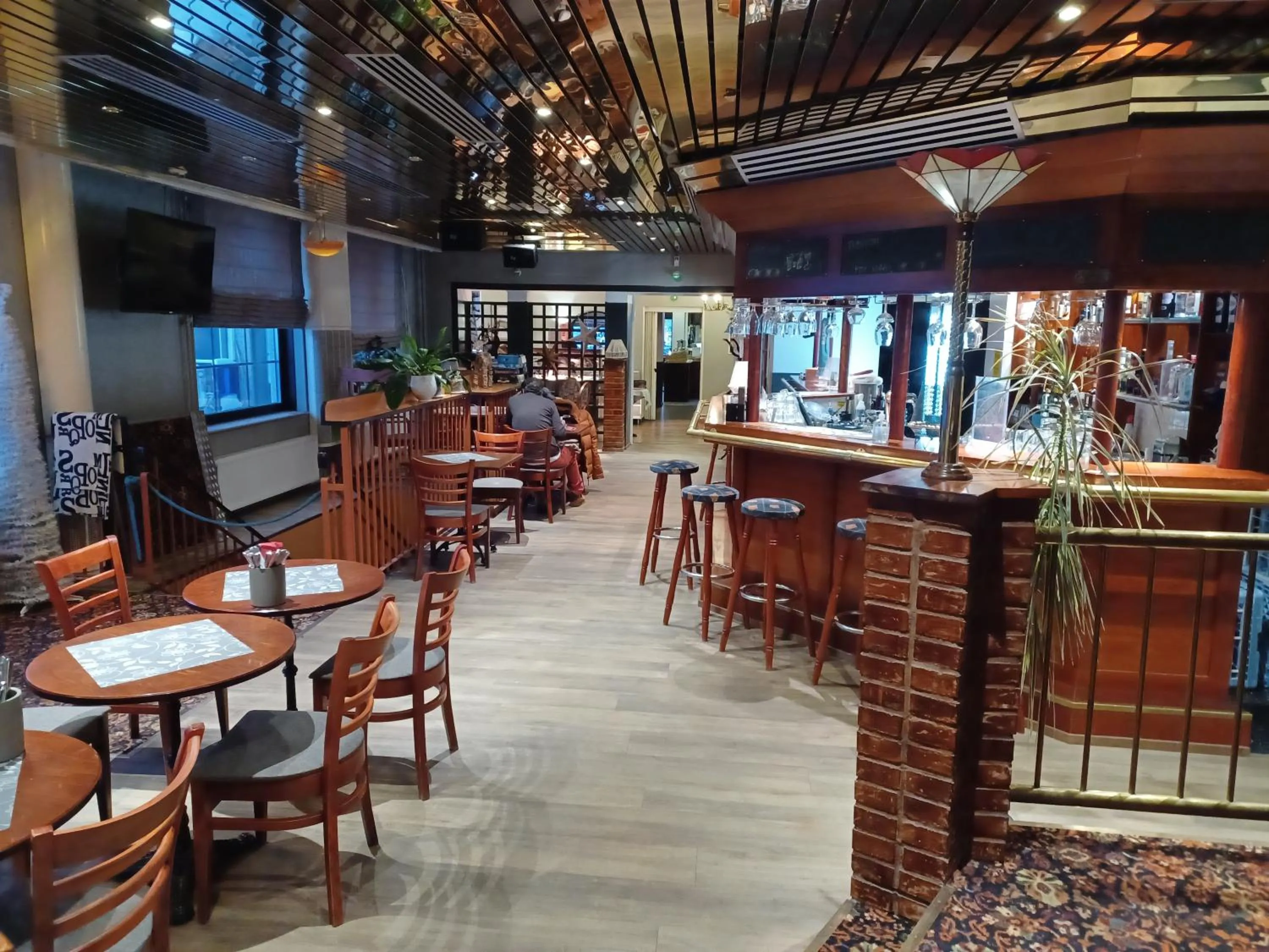 Restaurant/places to eat in Hotel Mestarin Kievari