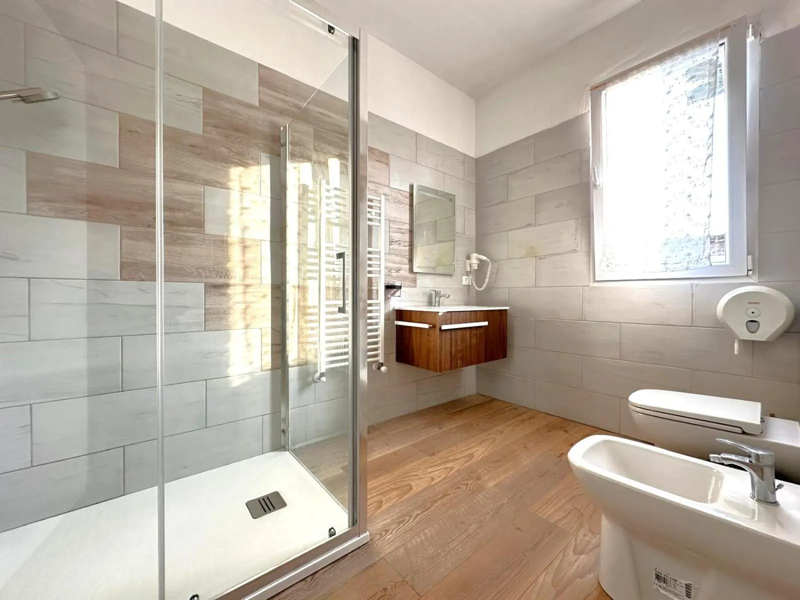 Bathroom in Vacation Venice Rooms