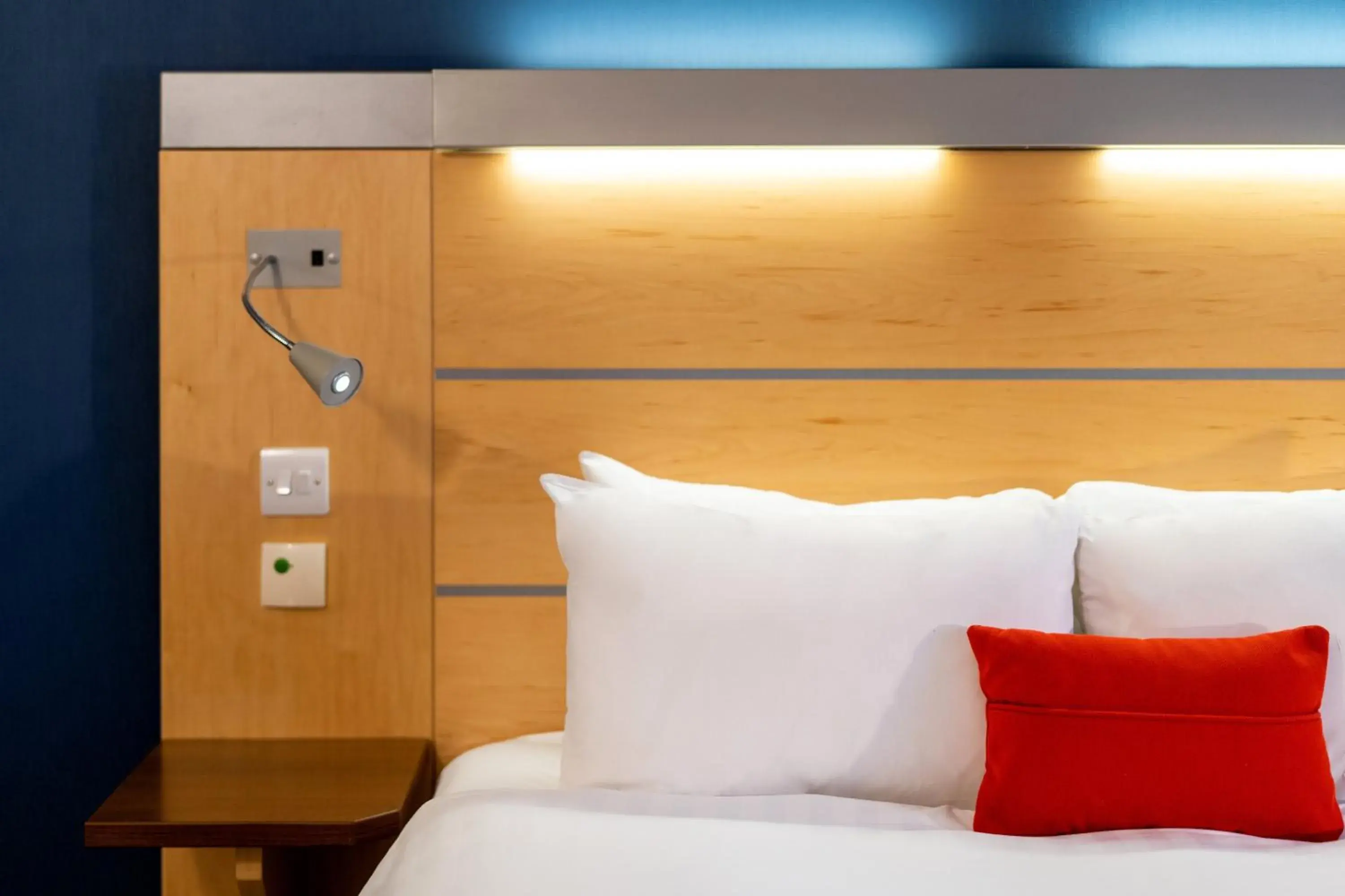 Standard Double Room with Single Sofa Bed and Free Hot Breakfast in Holiday Inn Express Dundee by IHG Standard Double Room with Single Sofa Bed and Free Hot Breakfast in Holiday Inn Express Dundee by IHG