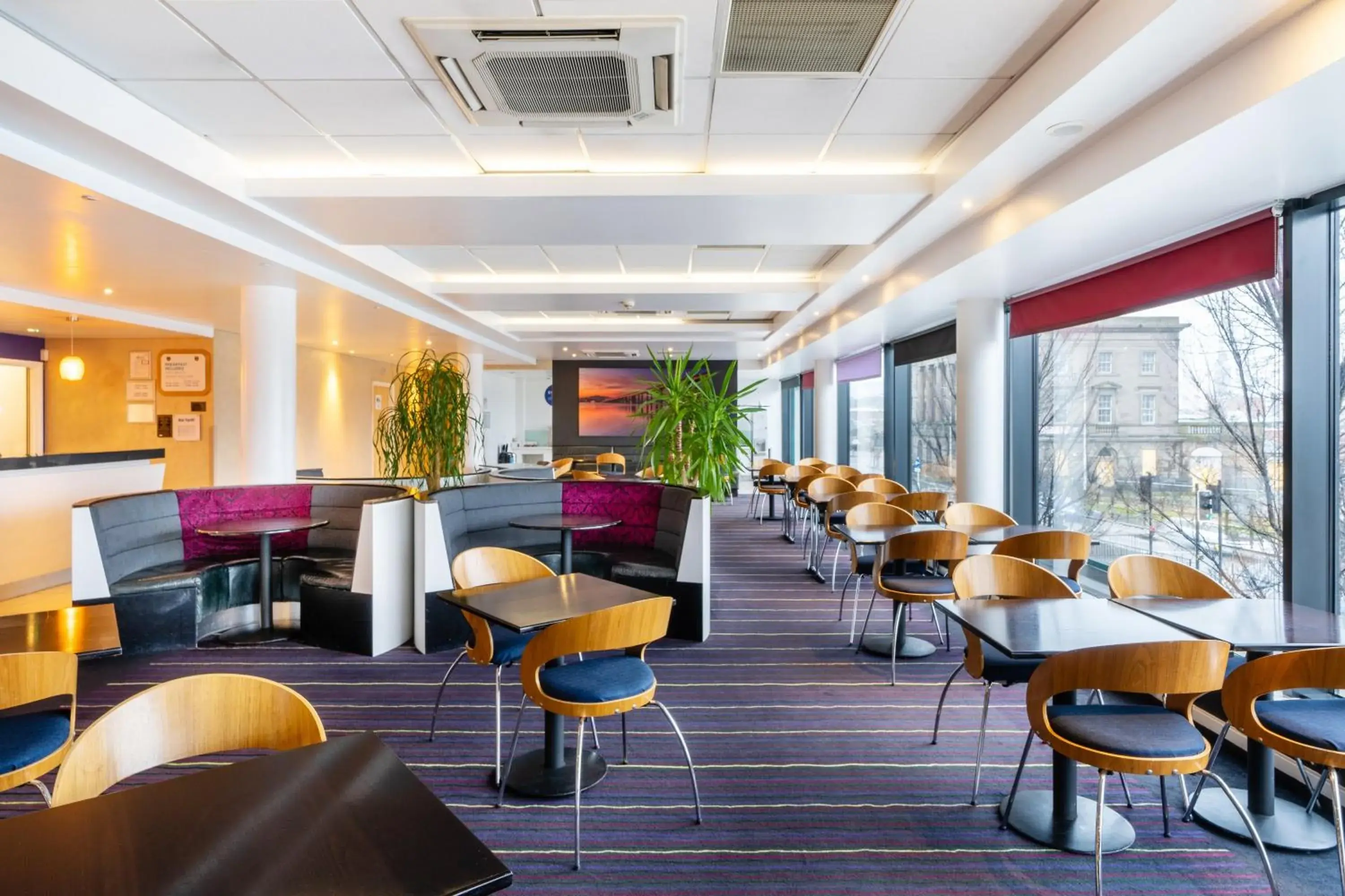 Restaurant/places to eat in Holiday Inn Express Dundee by IHG Restaurant/places to eat in Holiday Inn Express Dundee by IHG