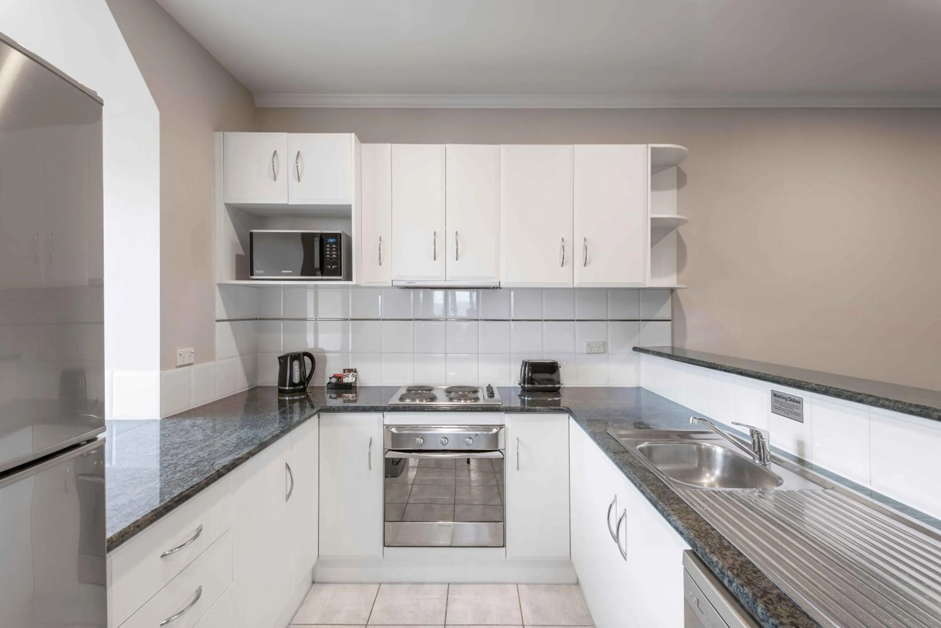 Kitchen or kitchenette in Frome Apartments