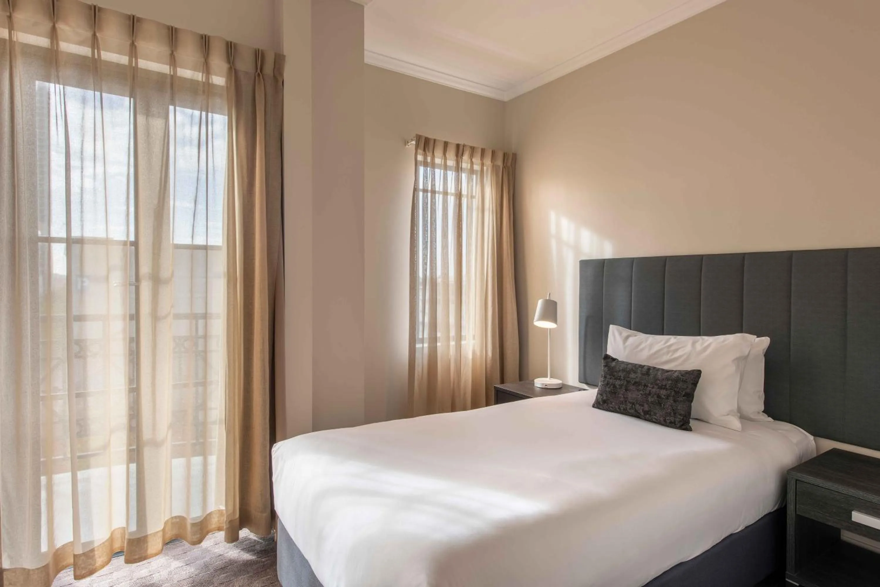 Bedroom, Bed in Frome Apartments