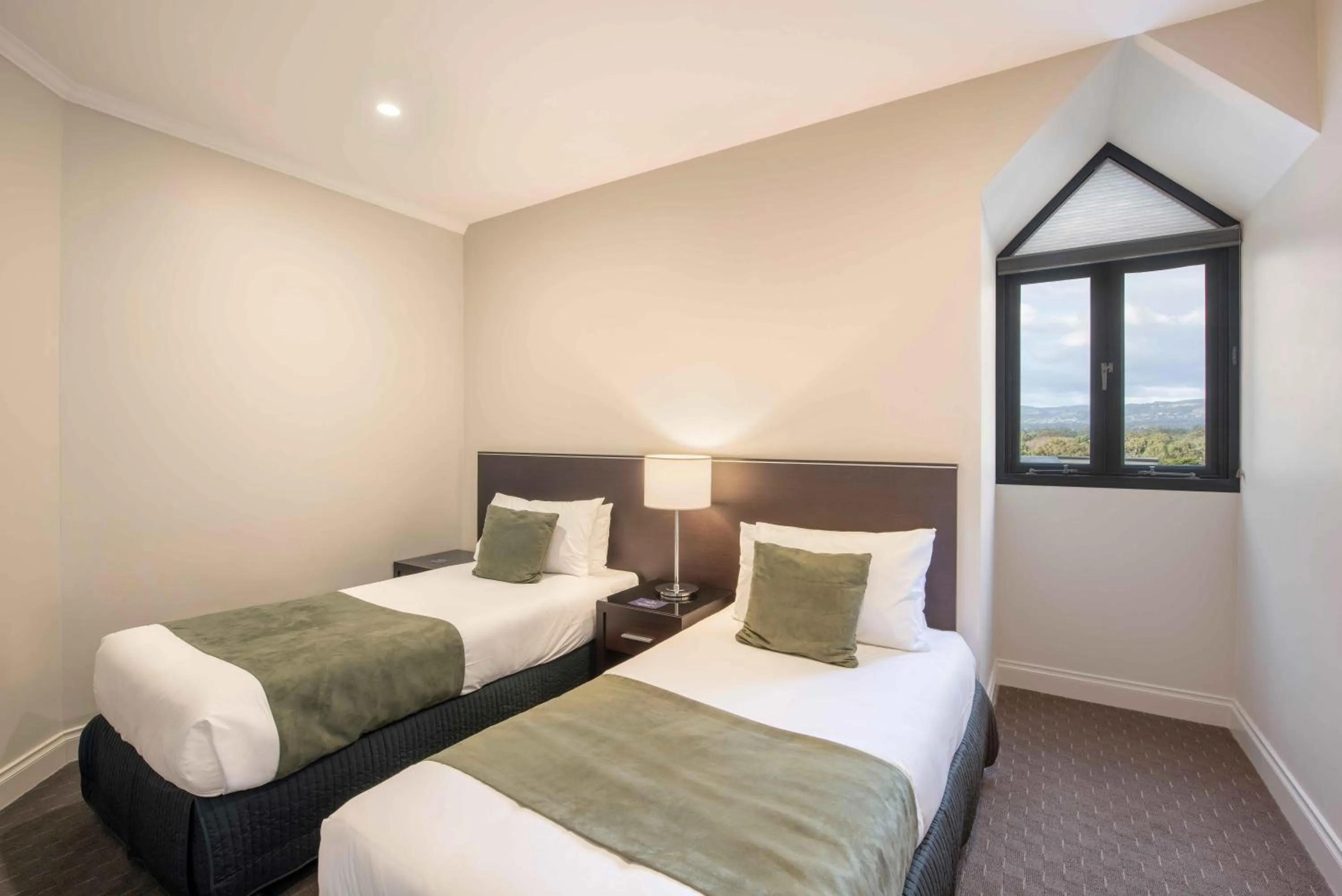 Bedroom, Bed in Frome Apartments