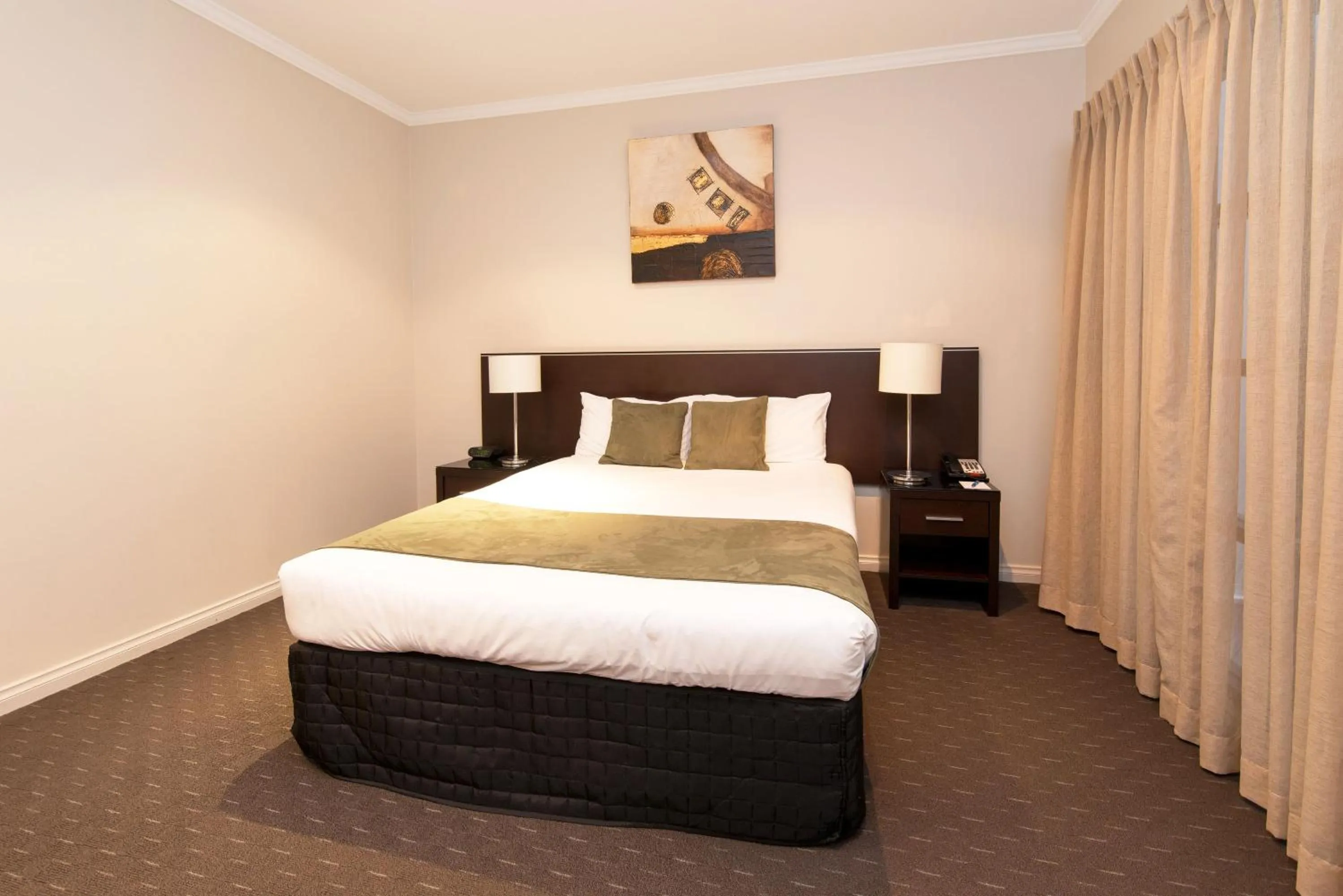 Bedroom, Bed in Frome Apartments