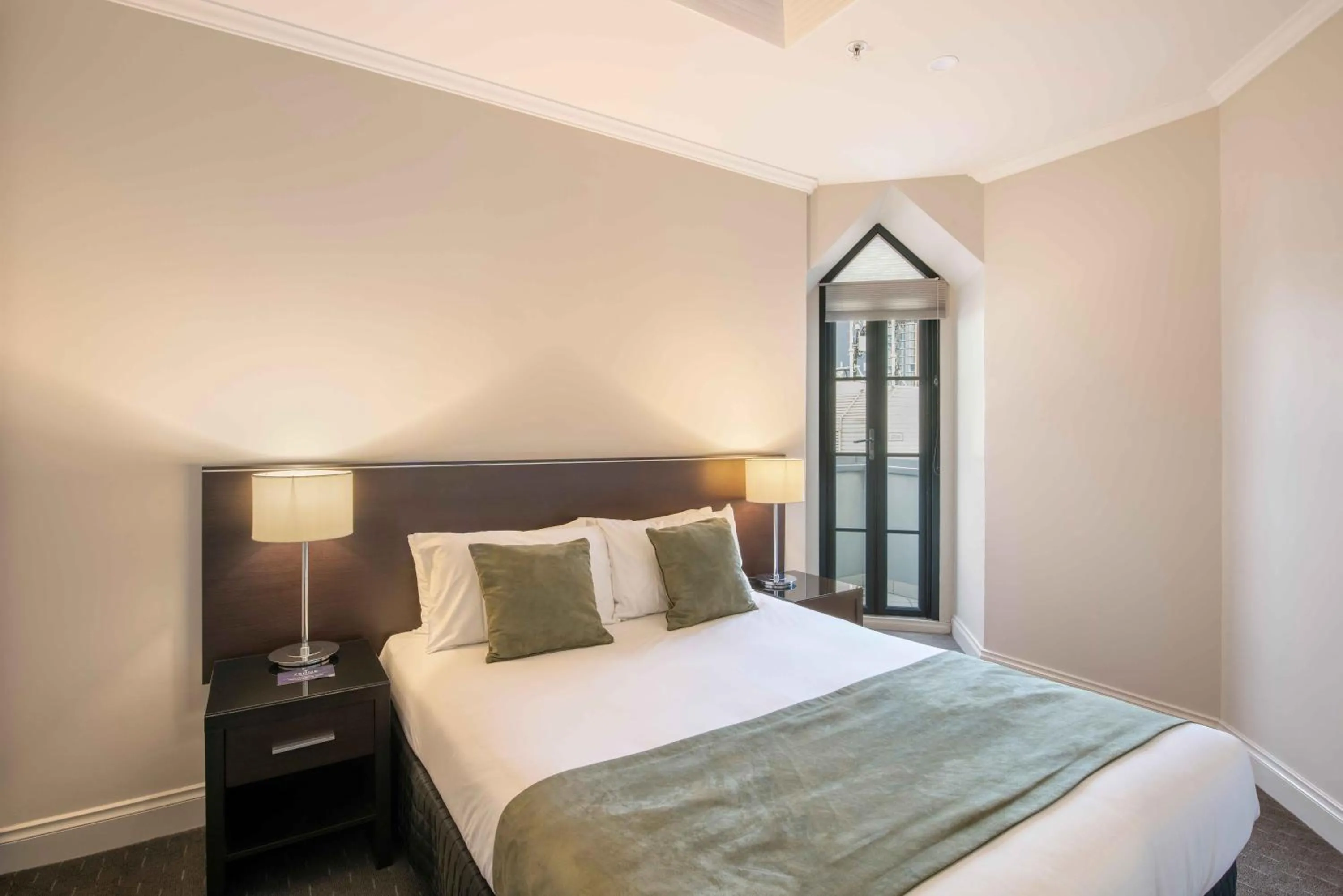 Bedroom, Bed in Frome Apartments