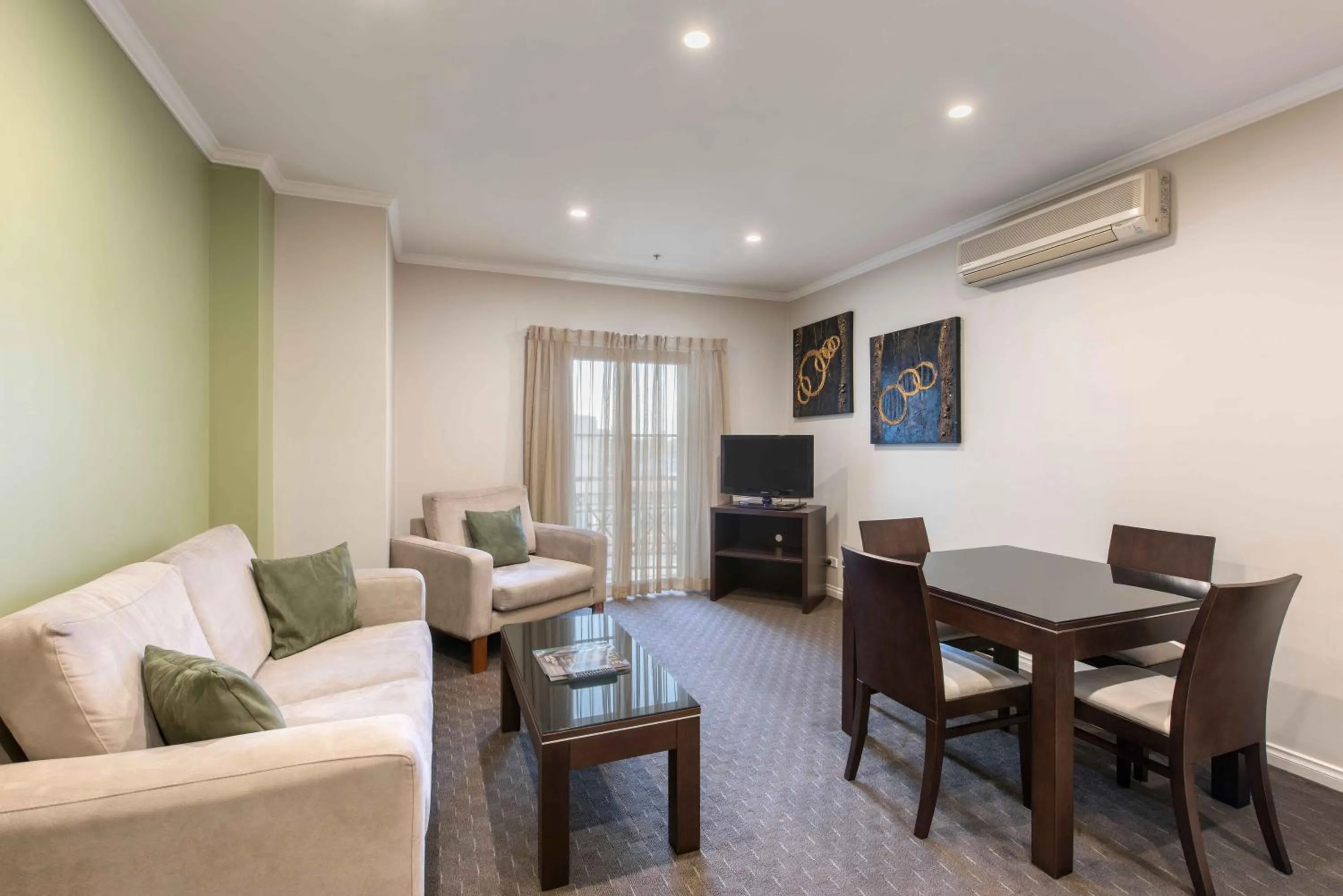 TV and multimedia in Frome Apartments