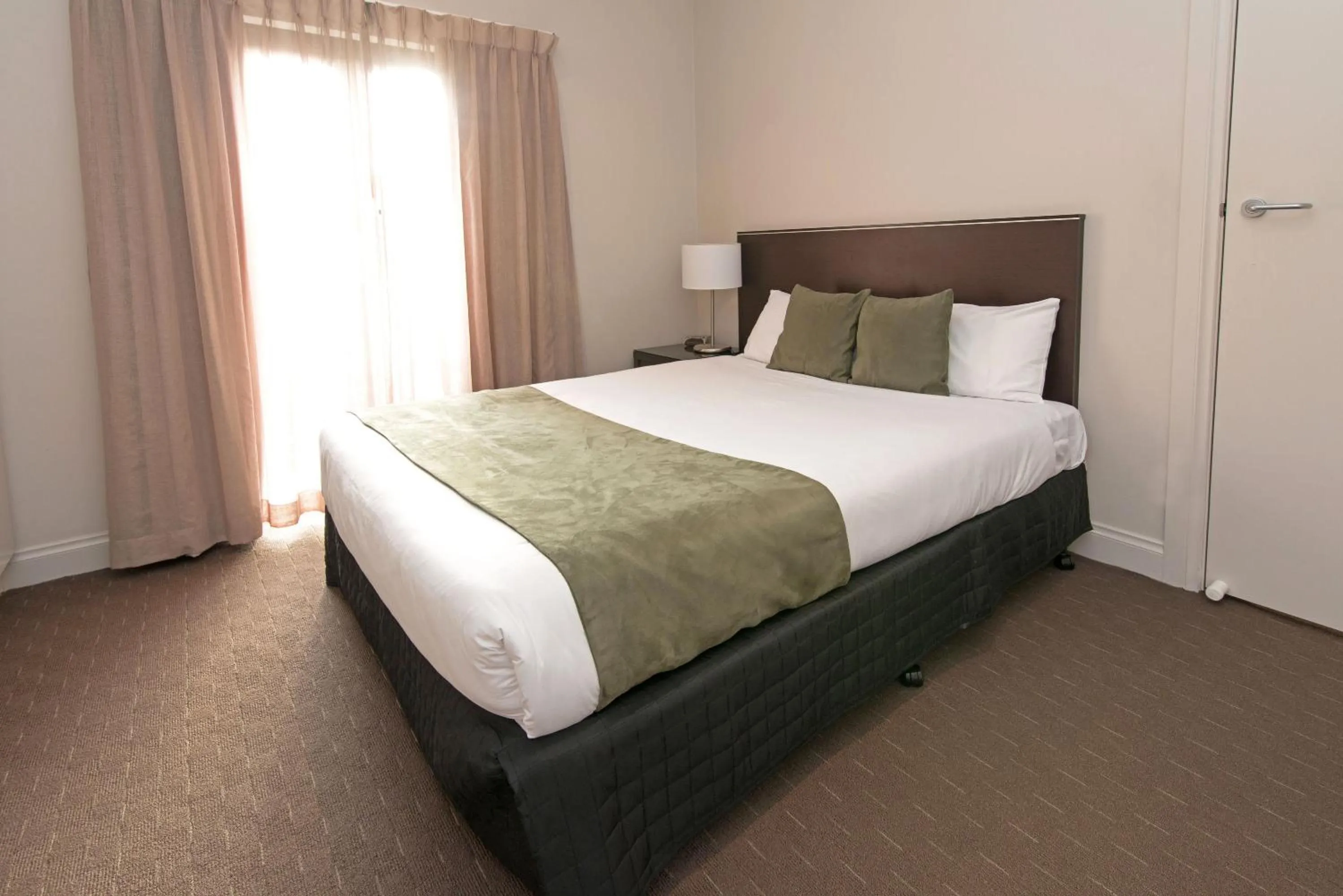 Bedroom, Bed in Frome Apartments