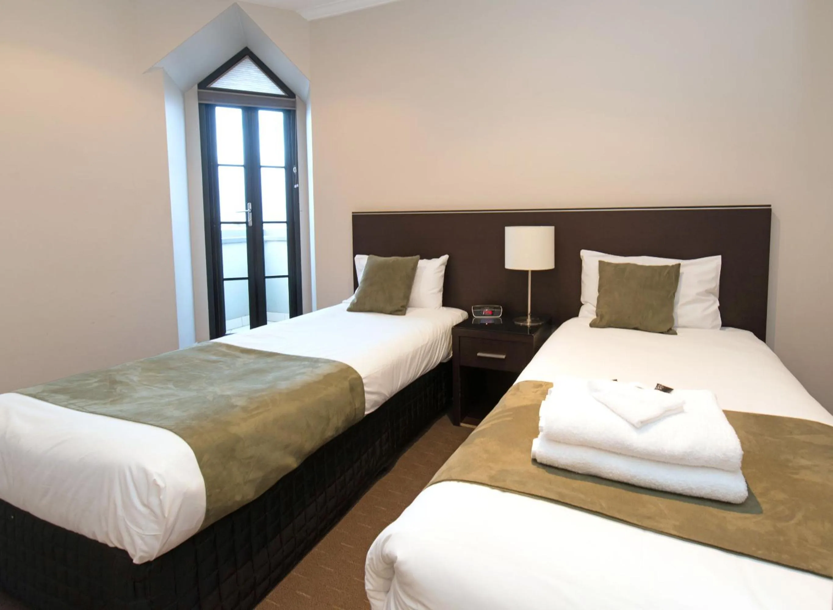 Bedroom, Bed in Frome Apartments