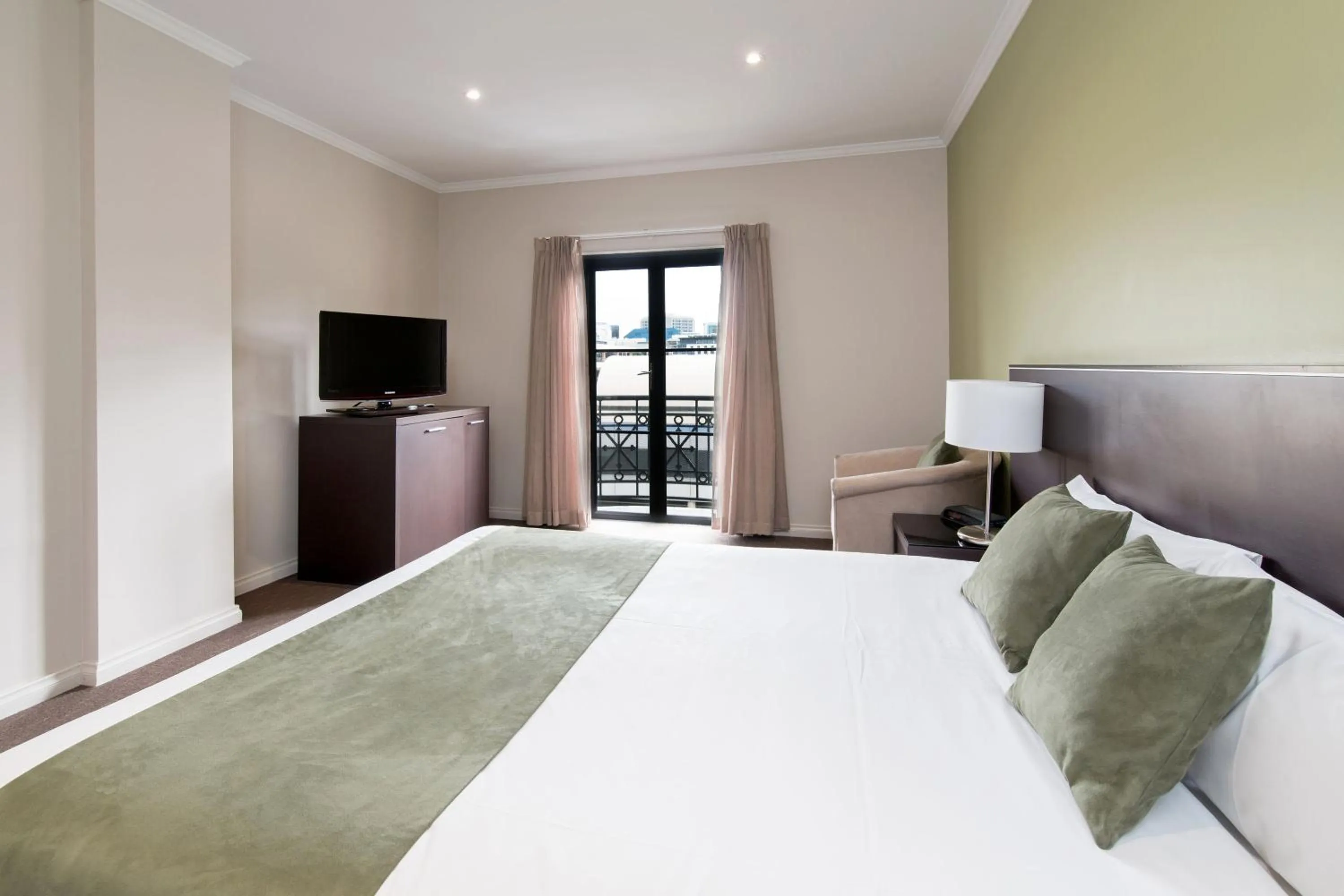 Bedroom, Bed in Frome Apartments