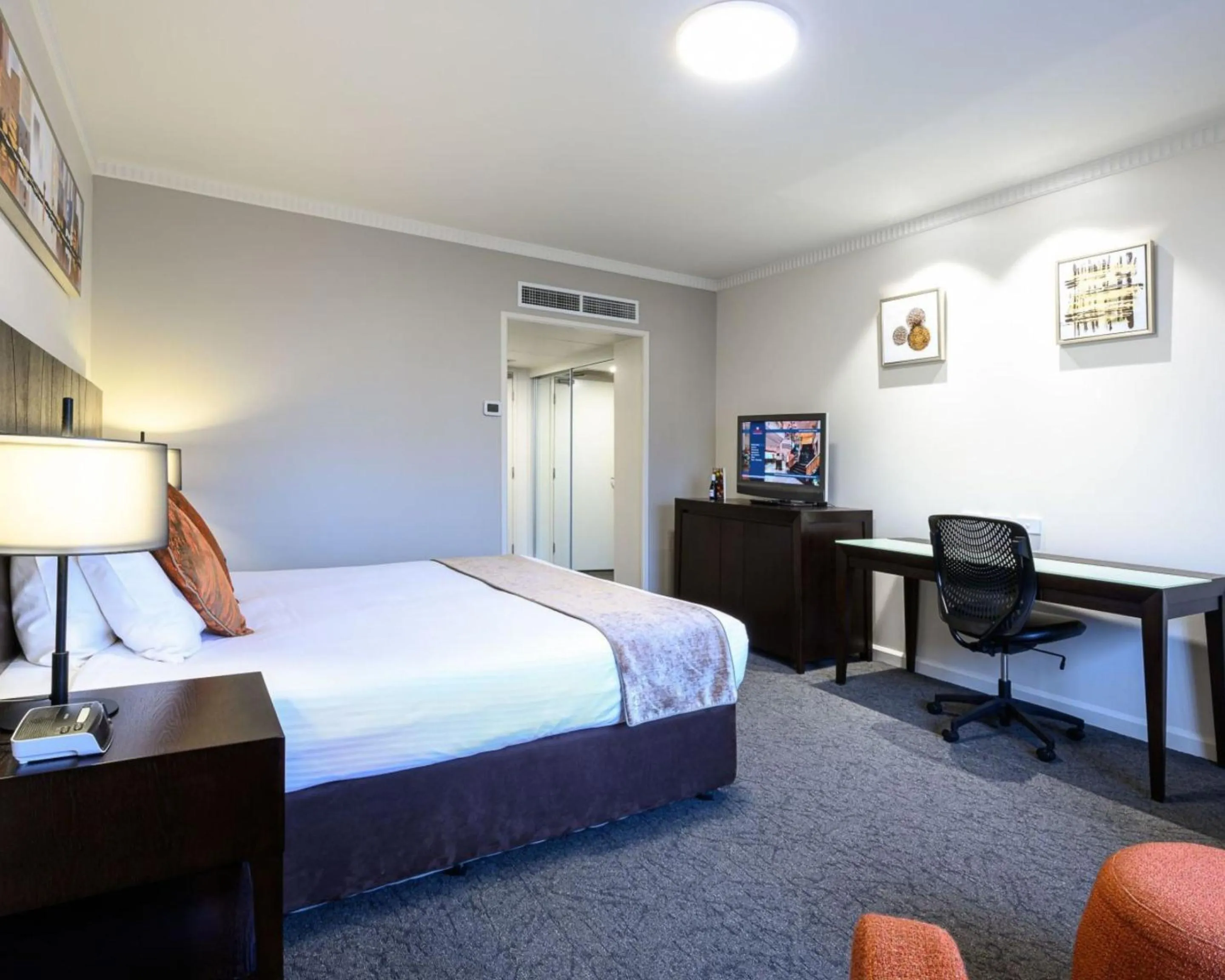 Bed in Hotel Grand Chancellor Adelaide