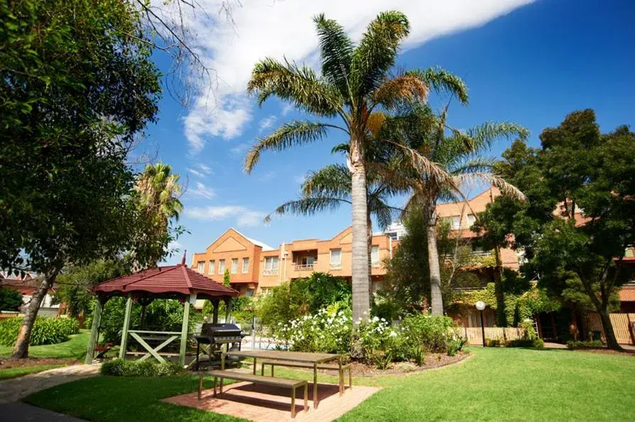 Garden in Comfort Apartments Royal Gardens Garden in Comfort Apartments Royal Gardens