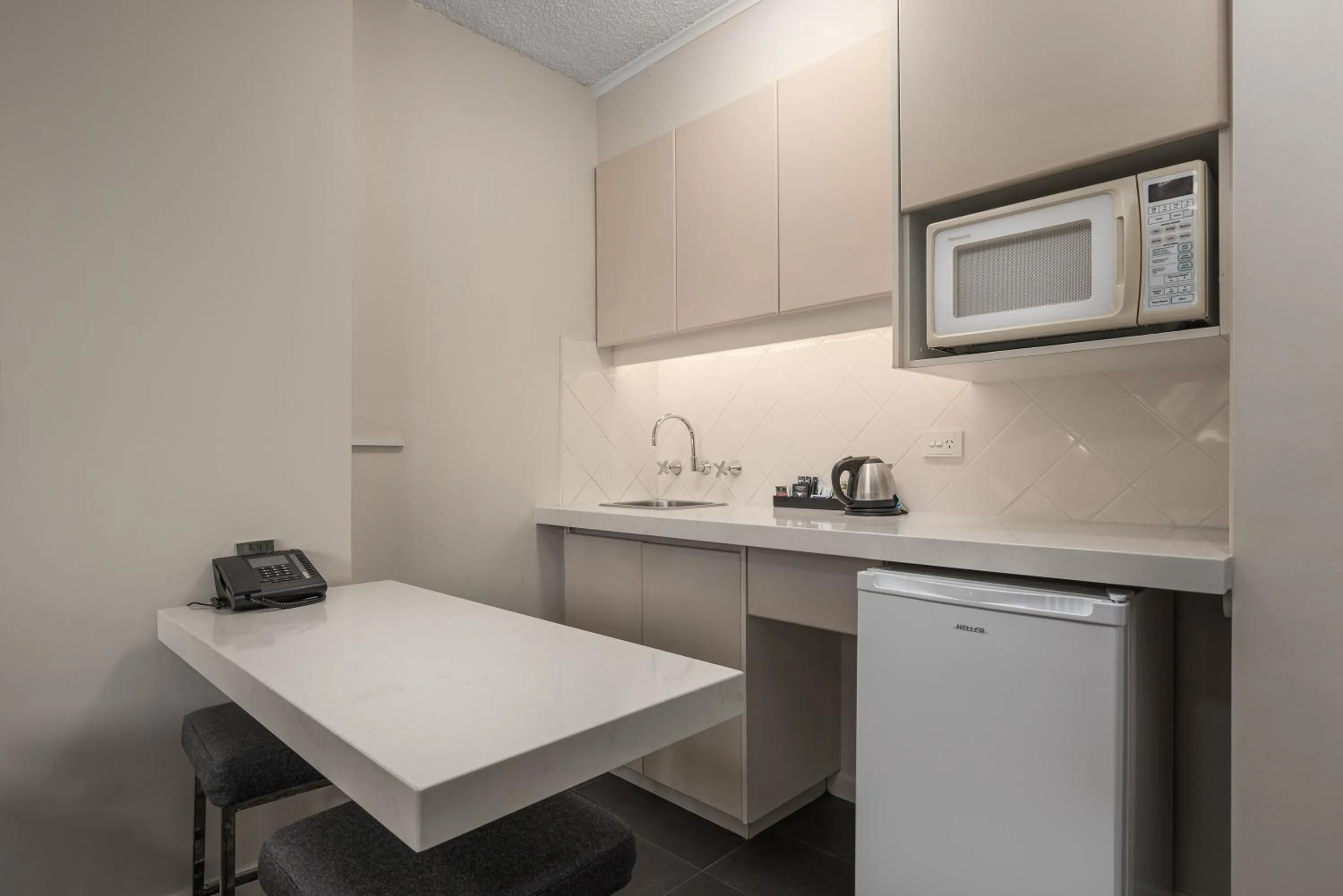 Kitchen or kitchenette in City Limits Hotel Apartments