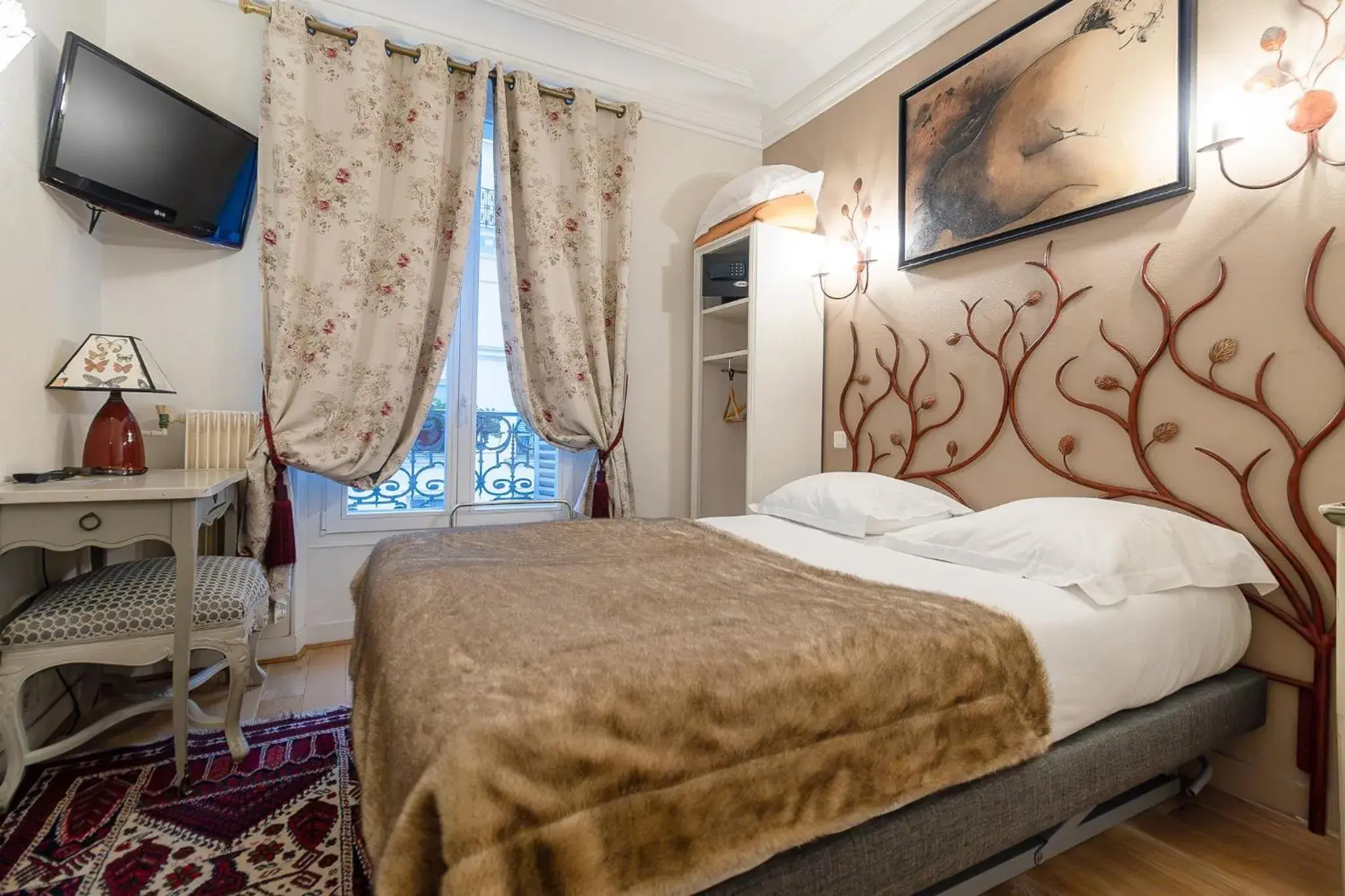 Photo of the whole room, Bed in Hotel des Bains Photo of the whole room, Bed in Hotel des Bains