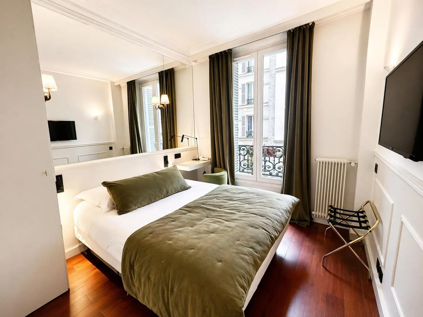 Photo of the whole room, Bed in Hotel des Bains