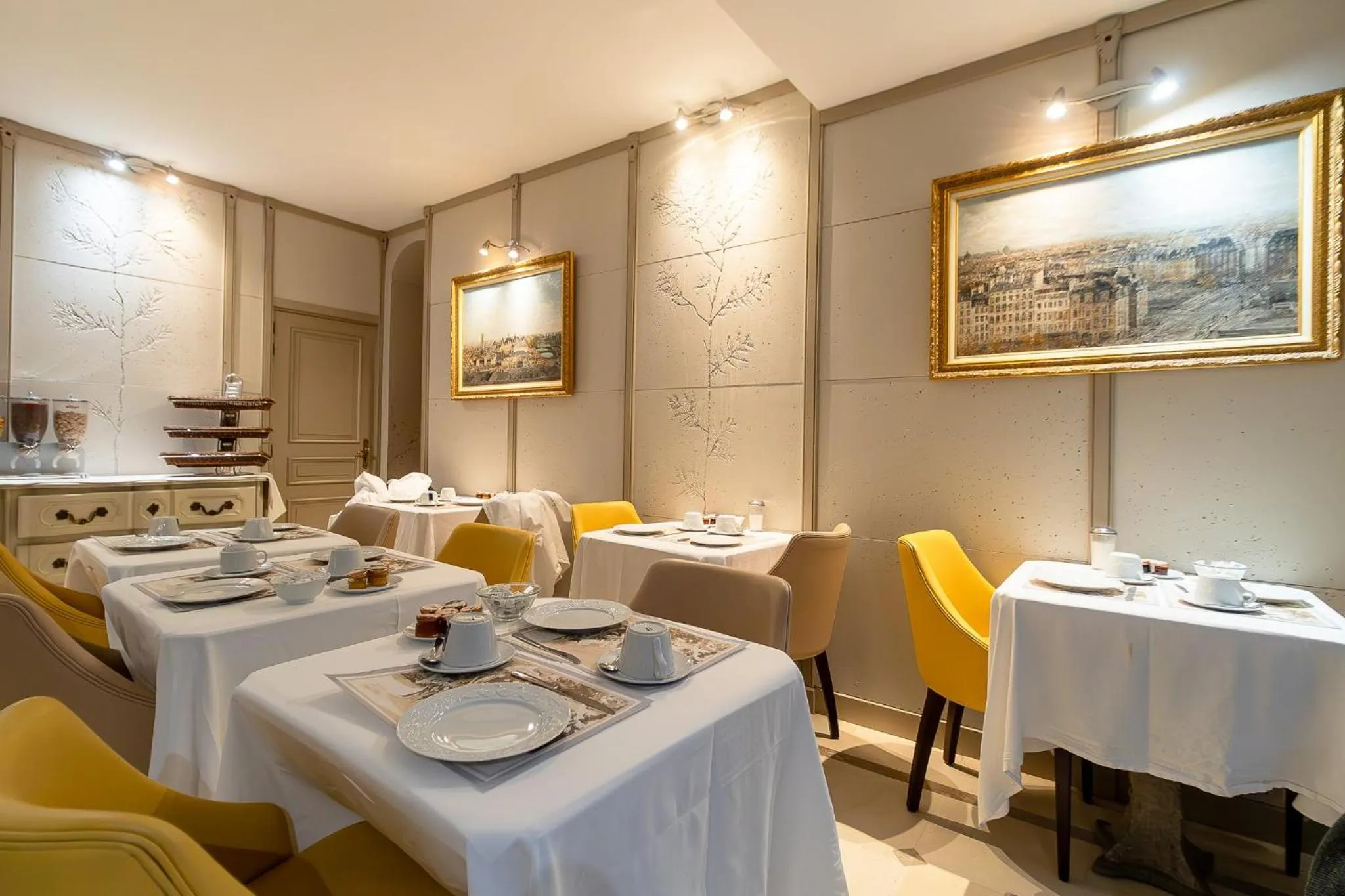 Breakfast in Hotel des Bains